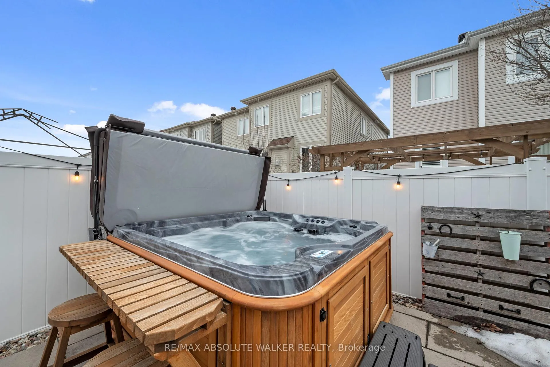 Photo 43 of 207 Rivertree Street, Ottawa, Kanata - Emerald Meadows/Trailwest — HOMEH