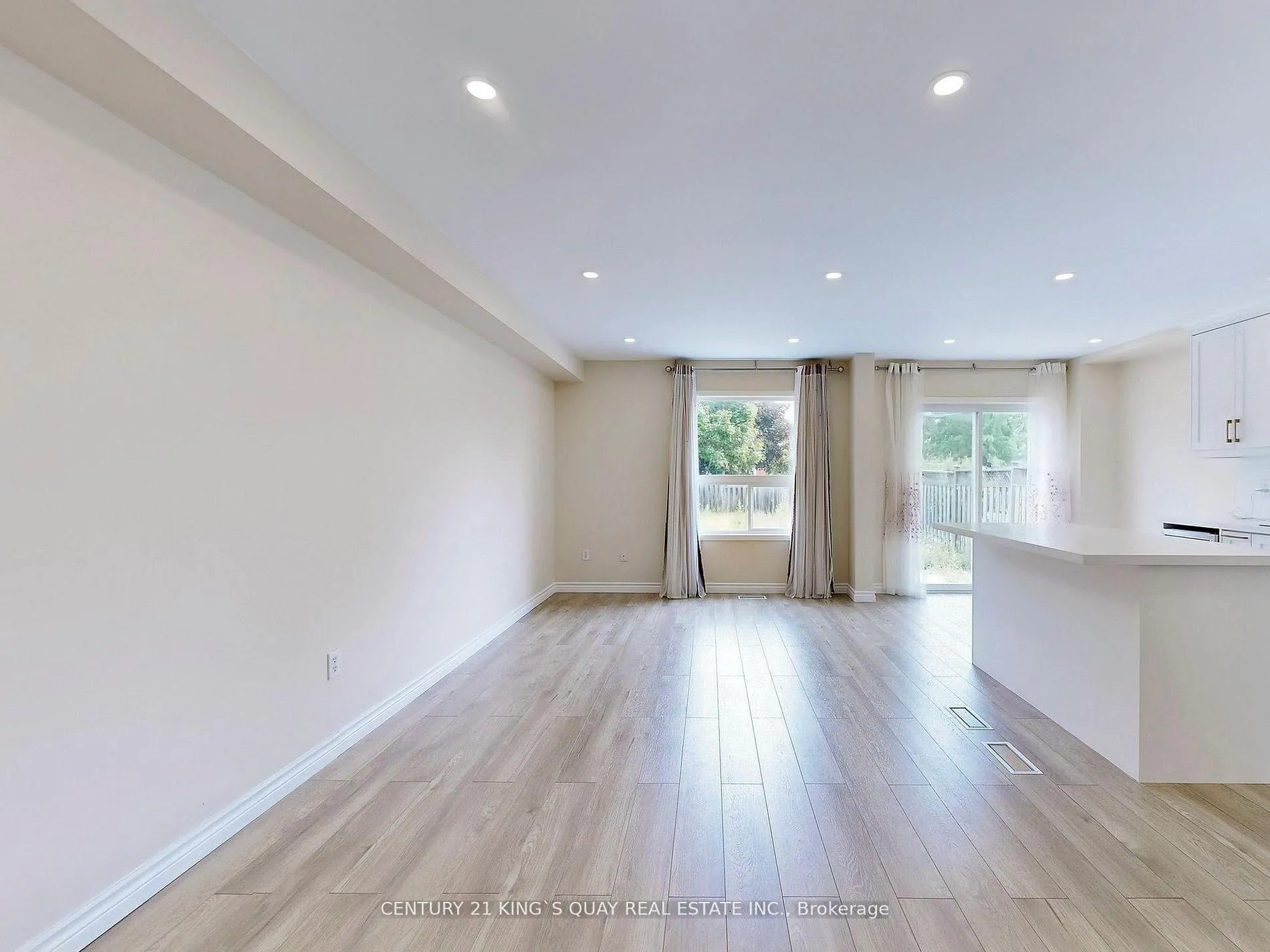 Photo 8 of 71 Rembrandt Drive, Markham, Village Green-South Unionville — HOMEH