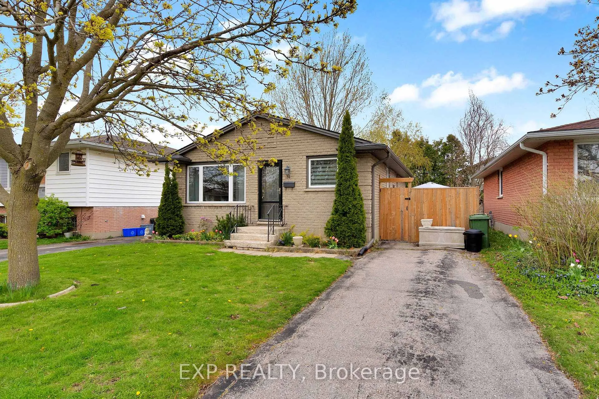 Photo 2 of 34 Taylor Crescent, St. Thomas — HOMEH