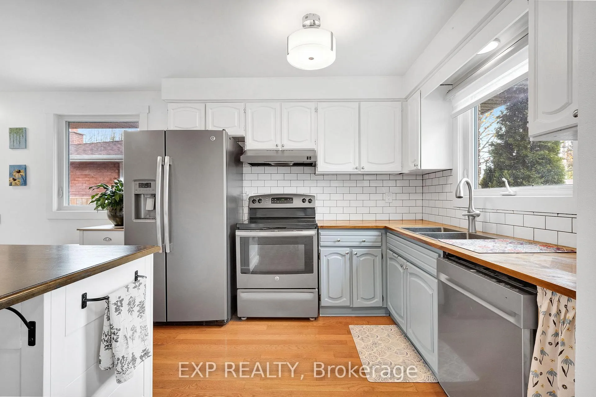 Photo 17 of 34 Taylor Crescent, St. Thomas — HOMEH