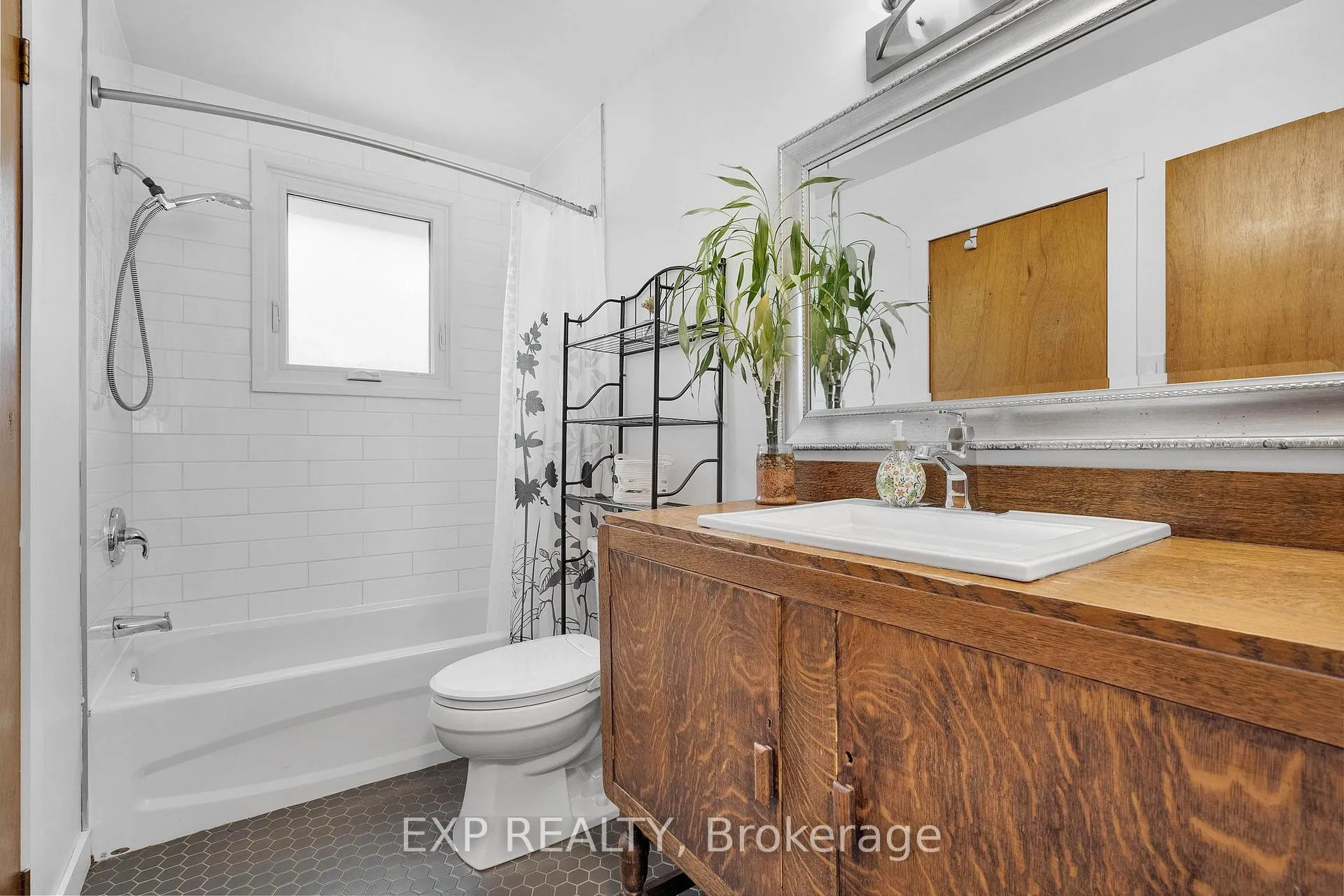 Photo 29 of 34 Taylor Crescent, St. Thomas — HOMEH