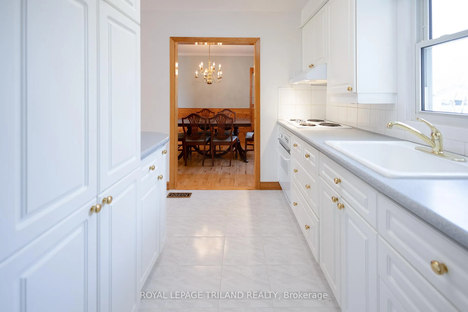 Photo 11 of 708 Norwood Avenue, London, East A — HOMEH