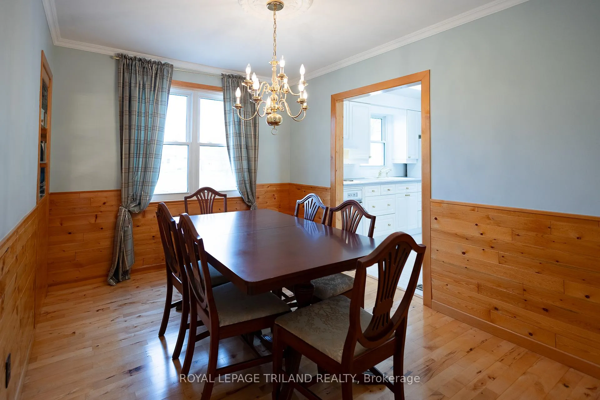 Photo 12 of 708 Norwood Avenue, London, East A — HOMEH