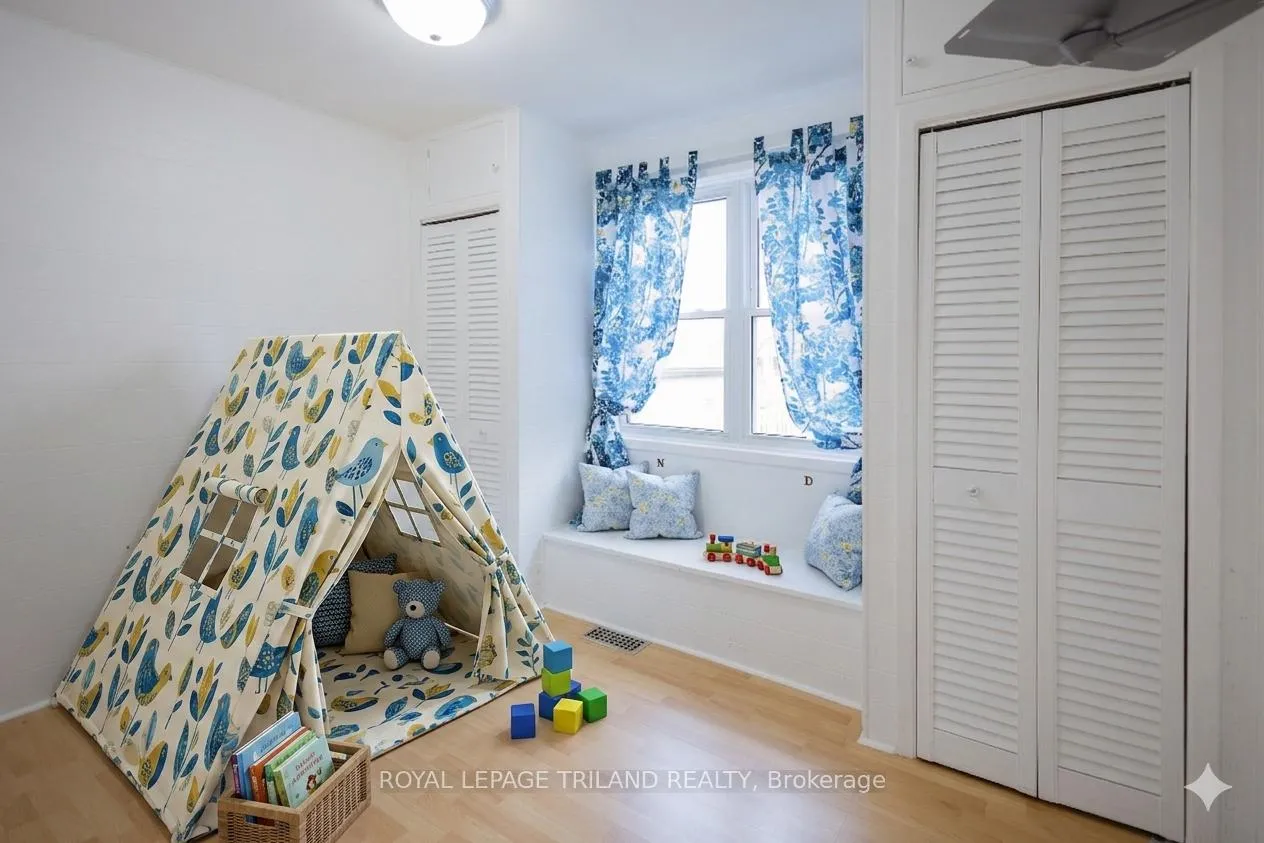 Photo 16 of 708 Norwood Avenue, London, East A — HOMEH