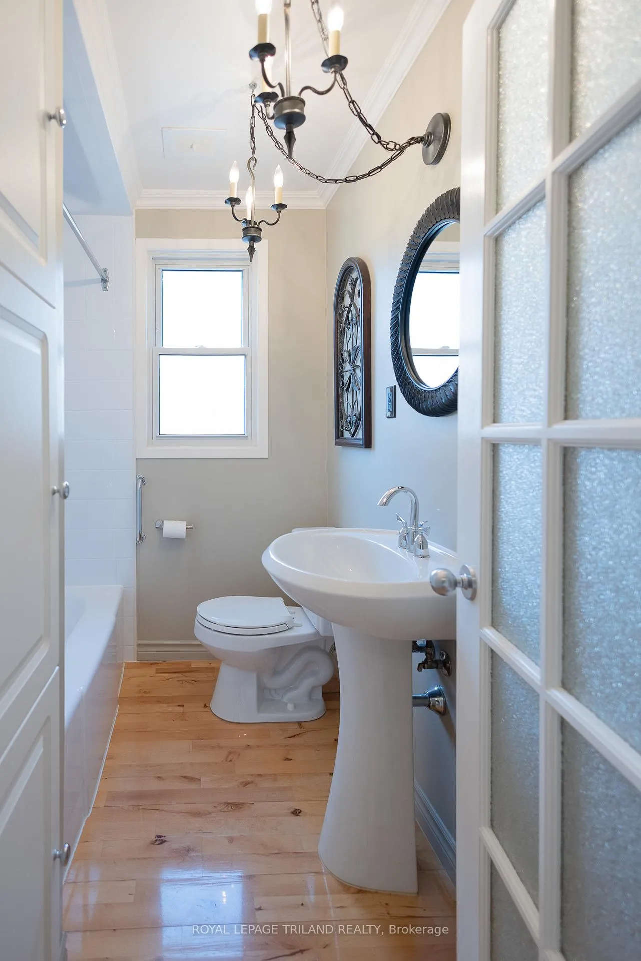 Photo 18 of 708 Norwood Avenue, London, East A — HOMEH