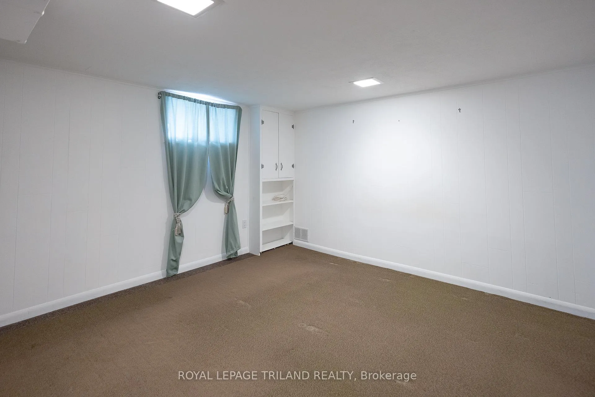 Photo 25 of 708 Norwood Avenue, London, East A — HOMEH