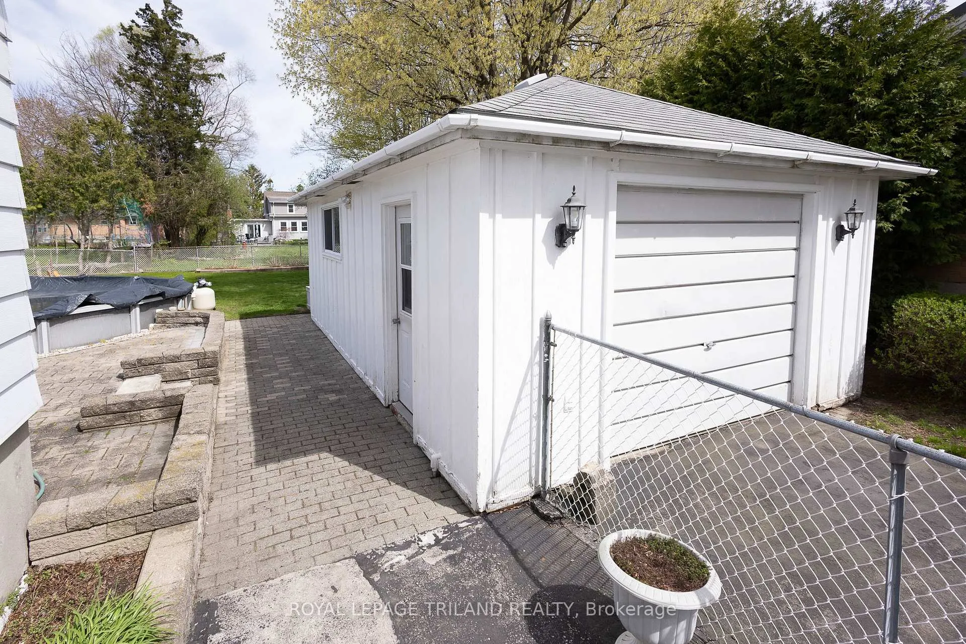 Photo 33 of 708 Norwood Avenue, London, East A — HOMEH