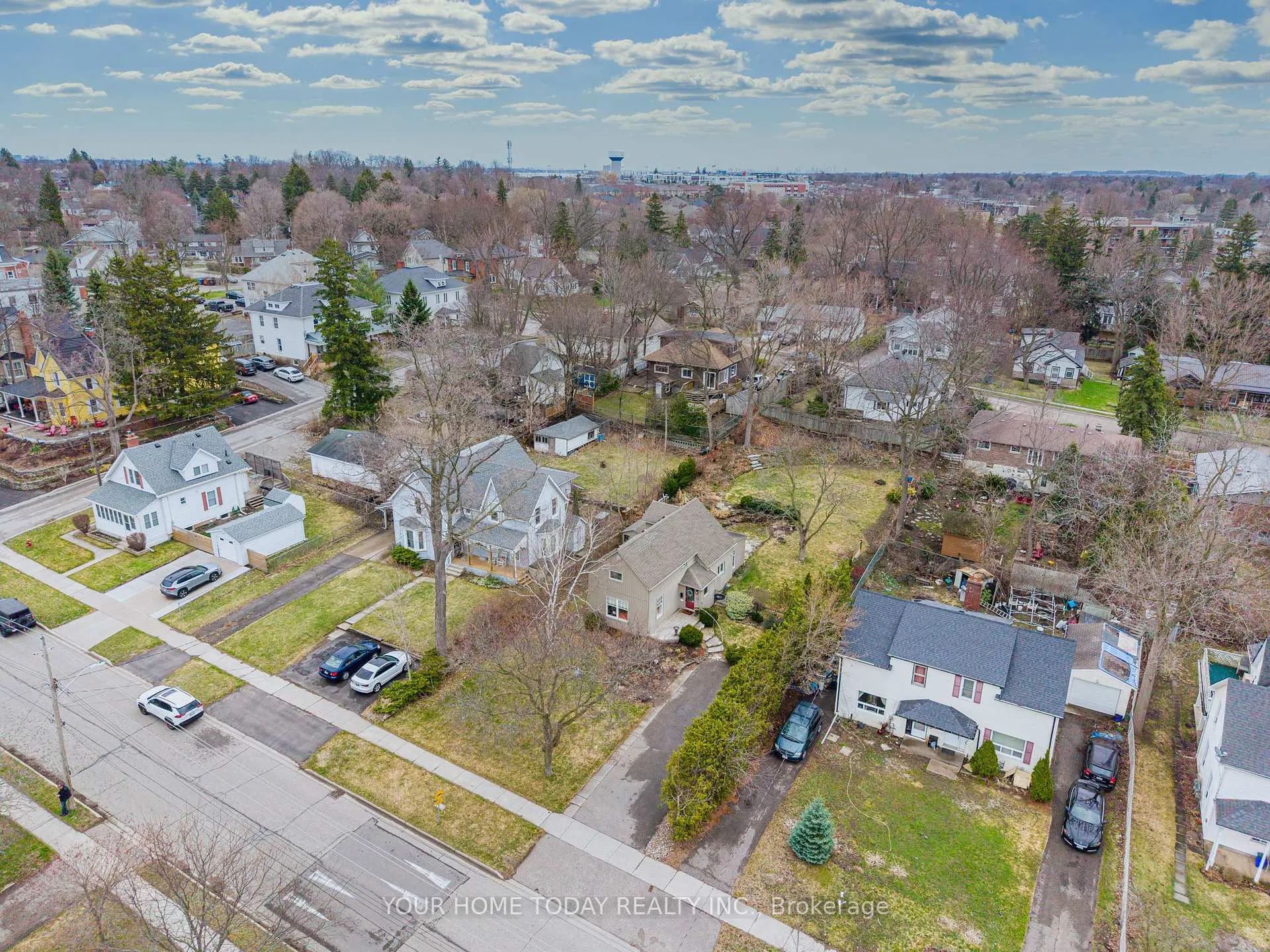 Photo 2 of 36 Queen Street, Halton Hills, Georgetown — HOMEH