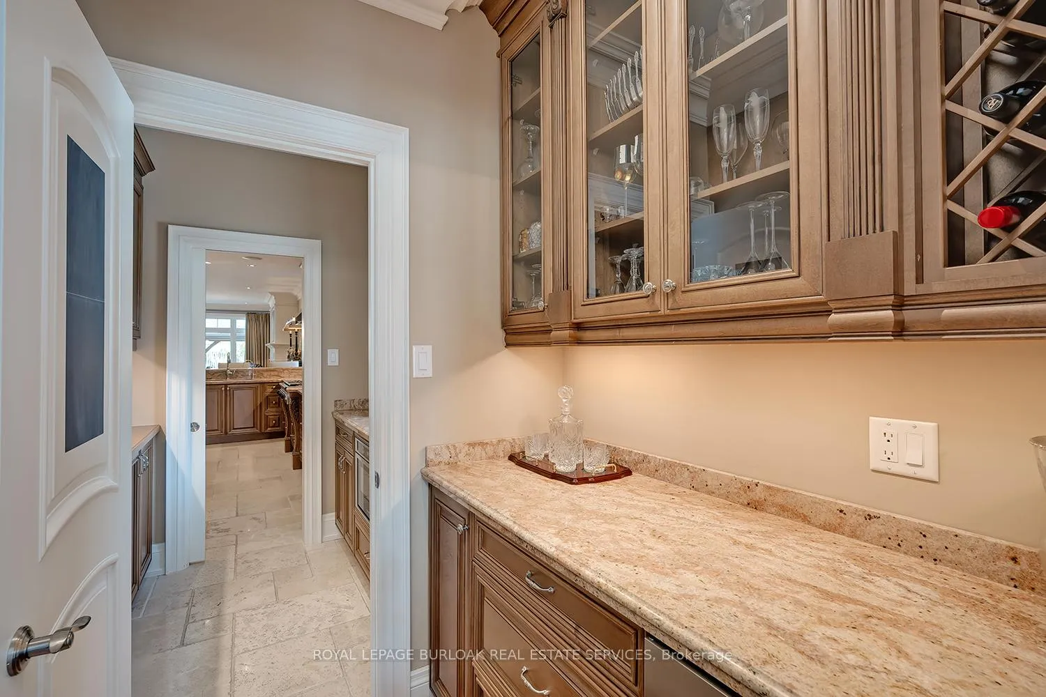 Photo 11 of 259 Wilton Street, Burlington, Roseland — HOMEH