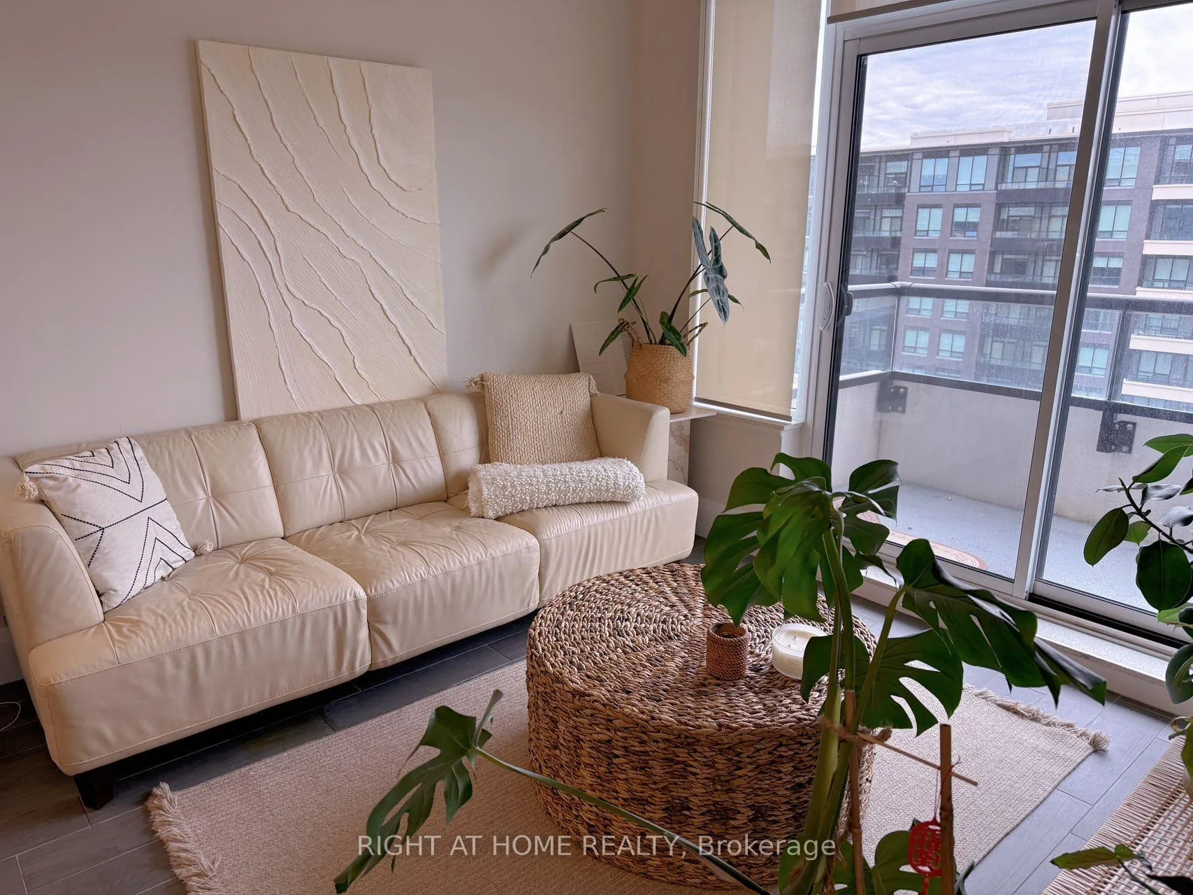 Photo 2 of Unit 827, 15 Water Walk Drive, Markham, Unionville — HOMEH