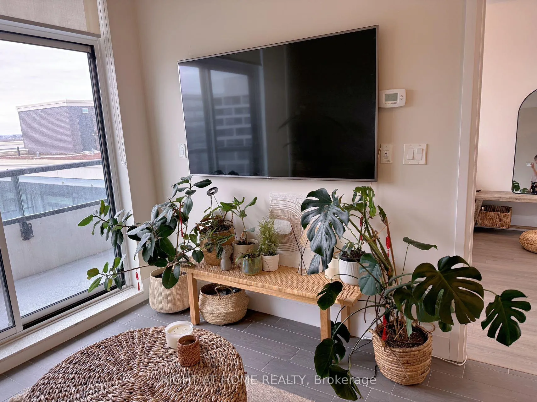 Photo 3 of Unit 827, 15 Water Walk Drive, Markham, Unionville — HOMEH
