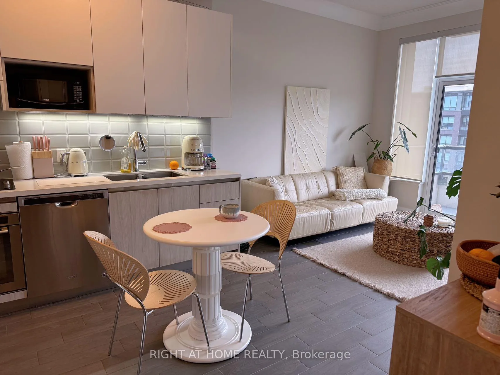 Photo 4 of Unit 827, 15 Water Walk Drive, Markham, Unionville — HOMEH