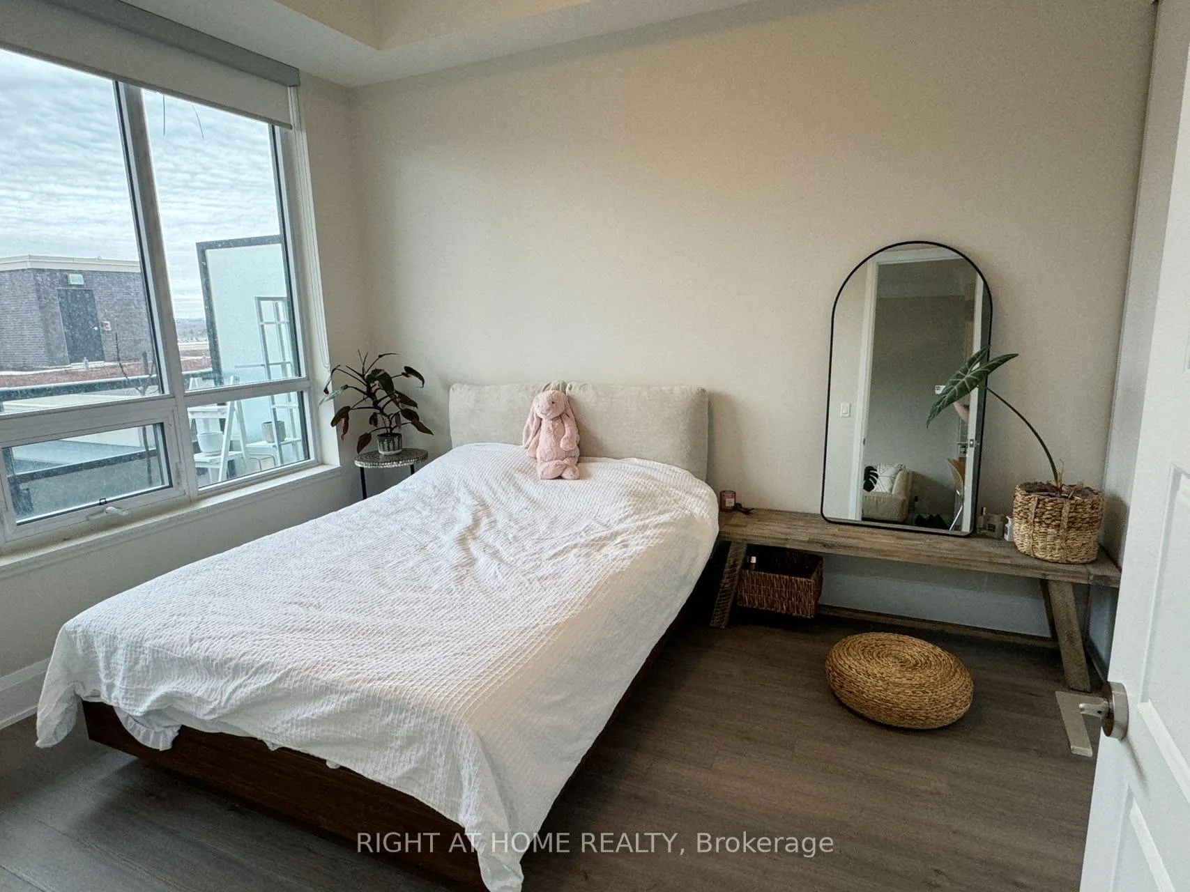 Photo 7 of Unit 827, 15 Water Walk Drive, Markham, Unionville — HOMEH