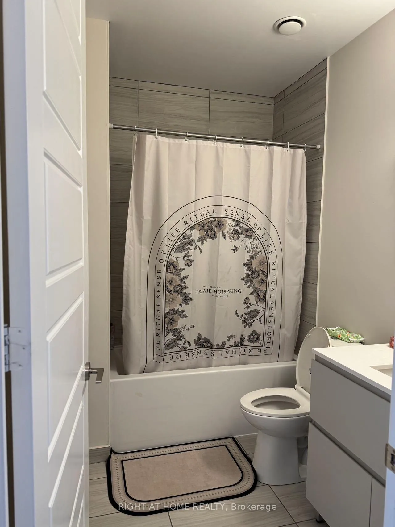 Photo 8 of Unit 827, 15 Water Walk Drive, Markham, Unionville — HOMEH