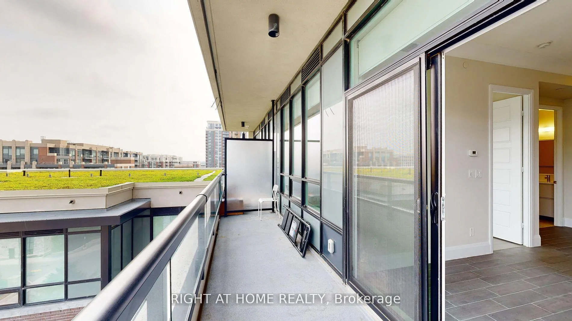Photo 9 of Unit 827, 15 Water Walk Drive, Markham, Unionville — HOMEH