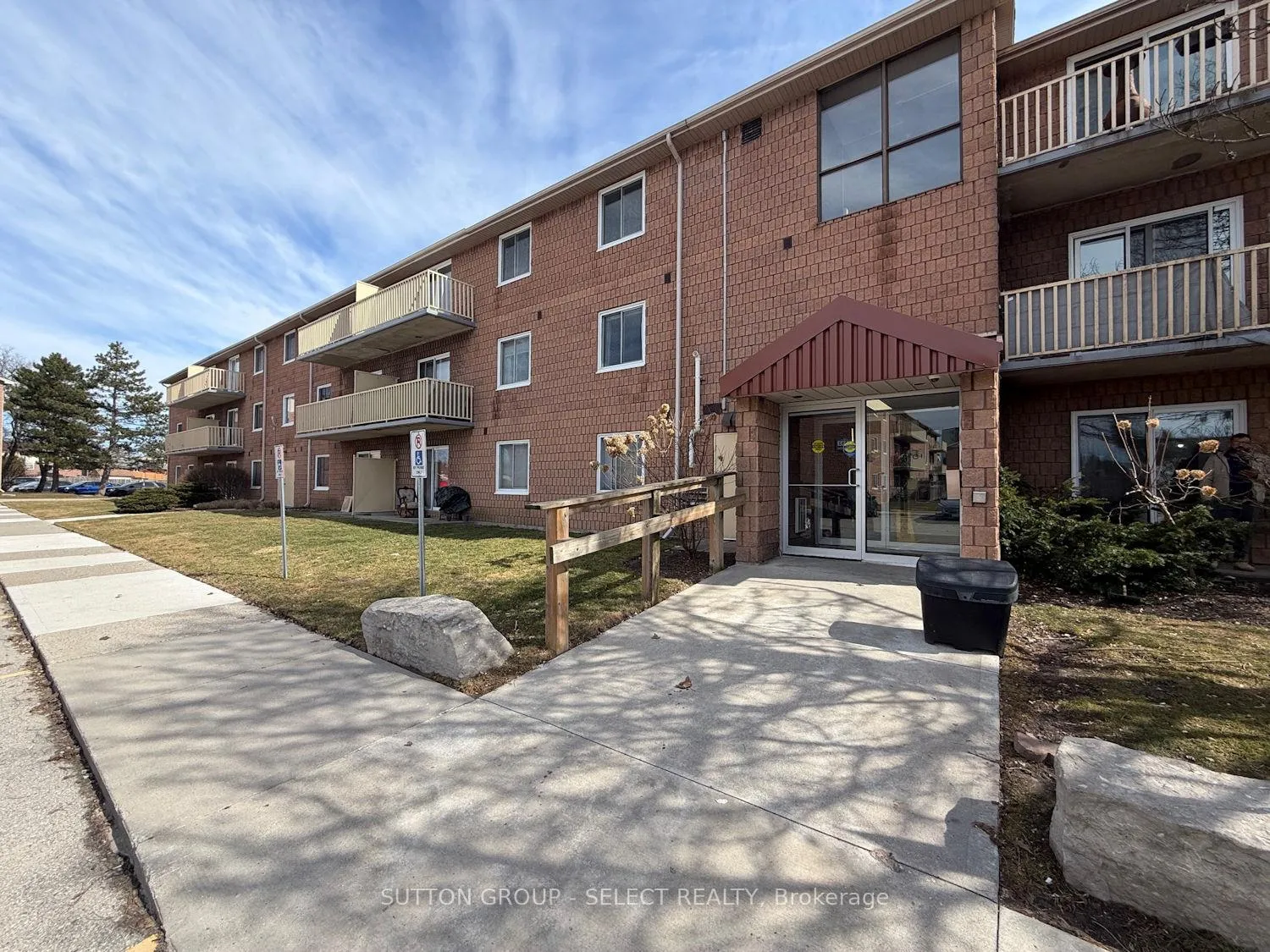 Front of Unit 103, 1584 Ernest Avenue