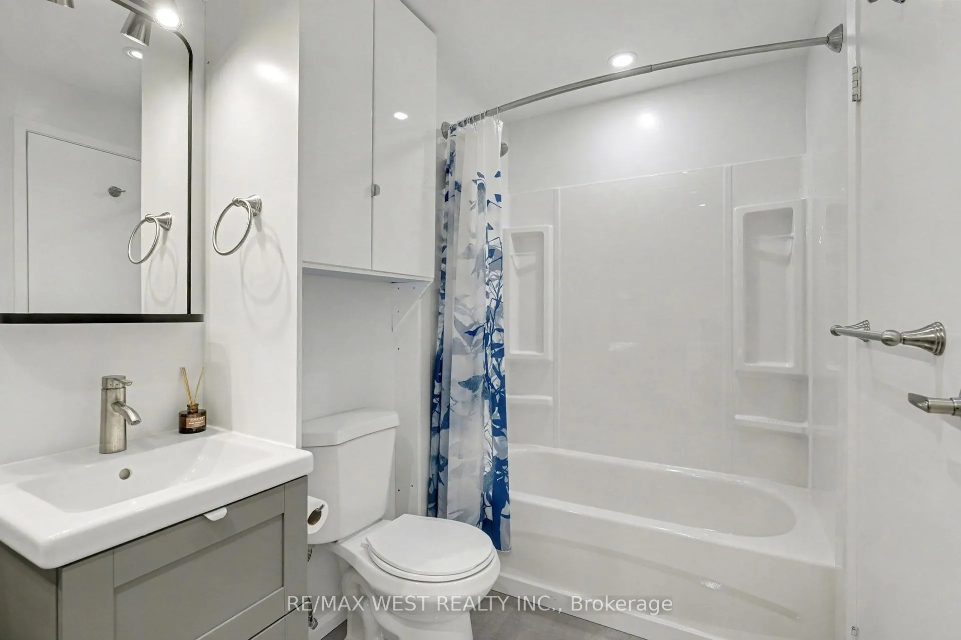 Photo 4 of Unit 37, 67 Valleyview Road, Kitchener, Laurentian Hills — HOMEH