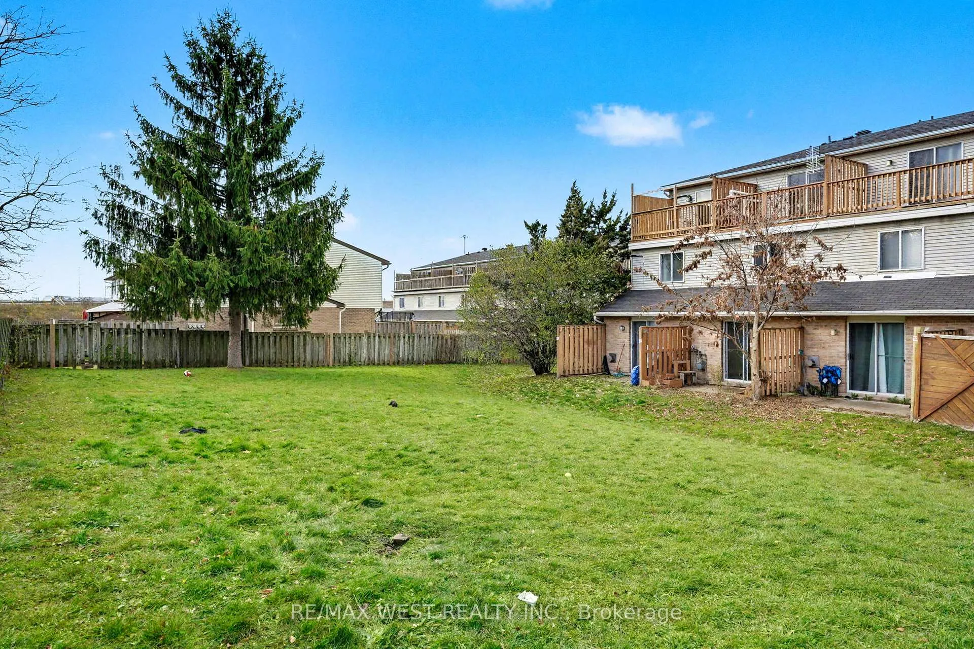 Photo 6 of Unit 37, 67 Valleyview Road, Kitchener, Laurentian Hills — HOMEH