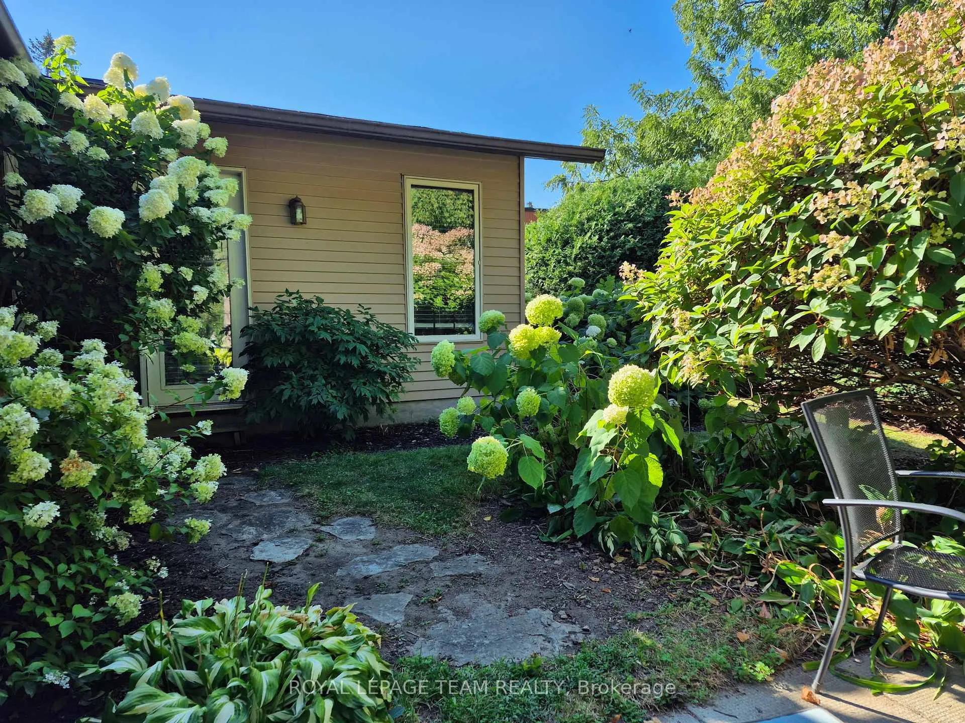 Photo 24 of 26 Amundsen Crescent, Ottawa, Kanata - Katimavik — HOMEH