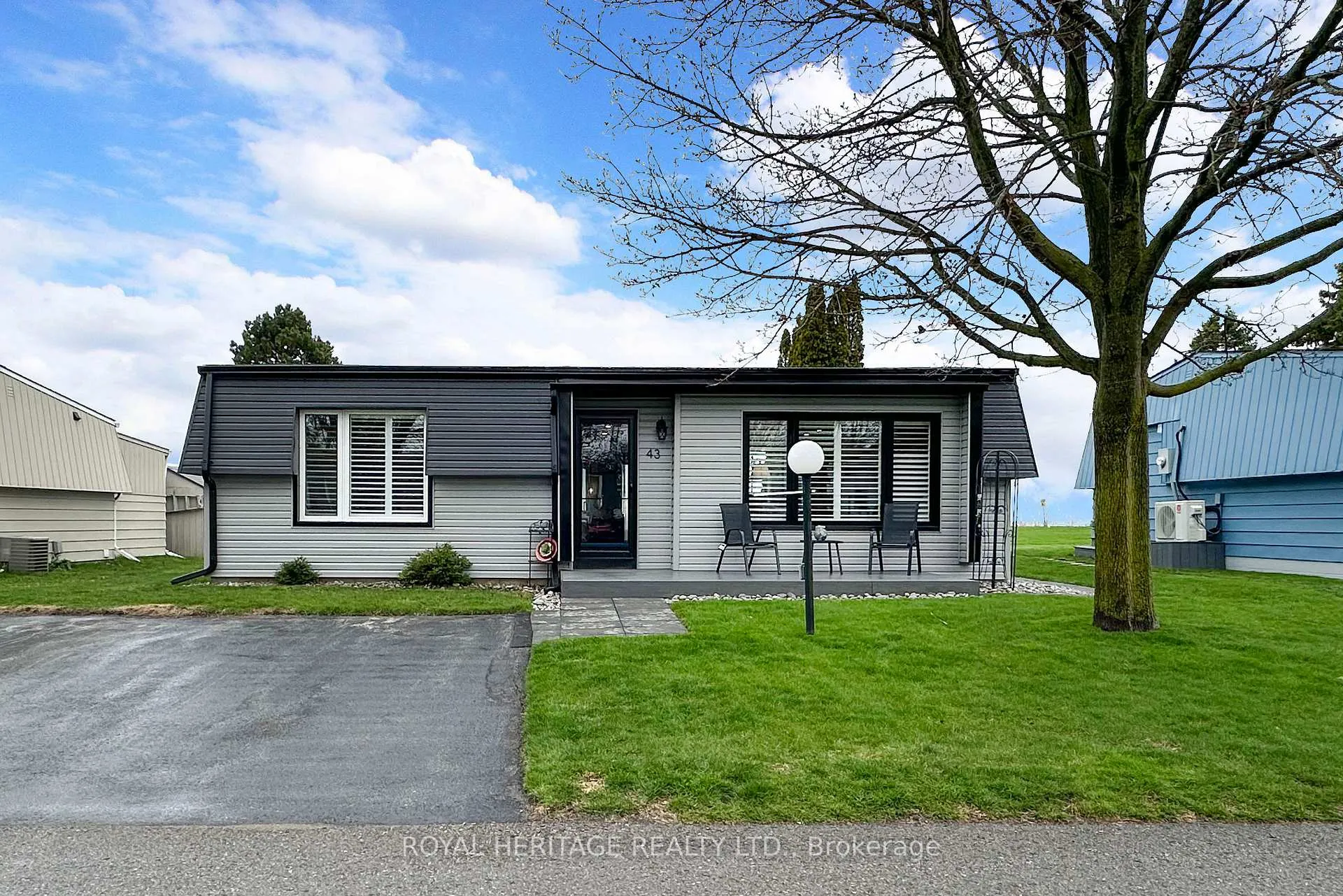 Photo 2 of 43 Bluffs Road, Clarington, Bowmanville — HOMEH
