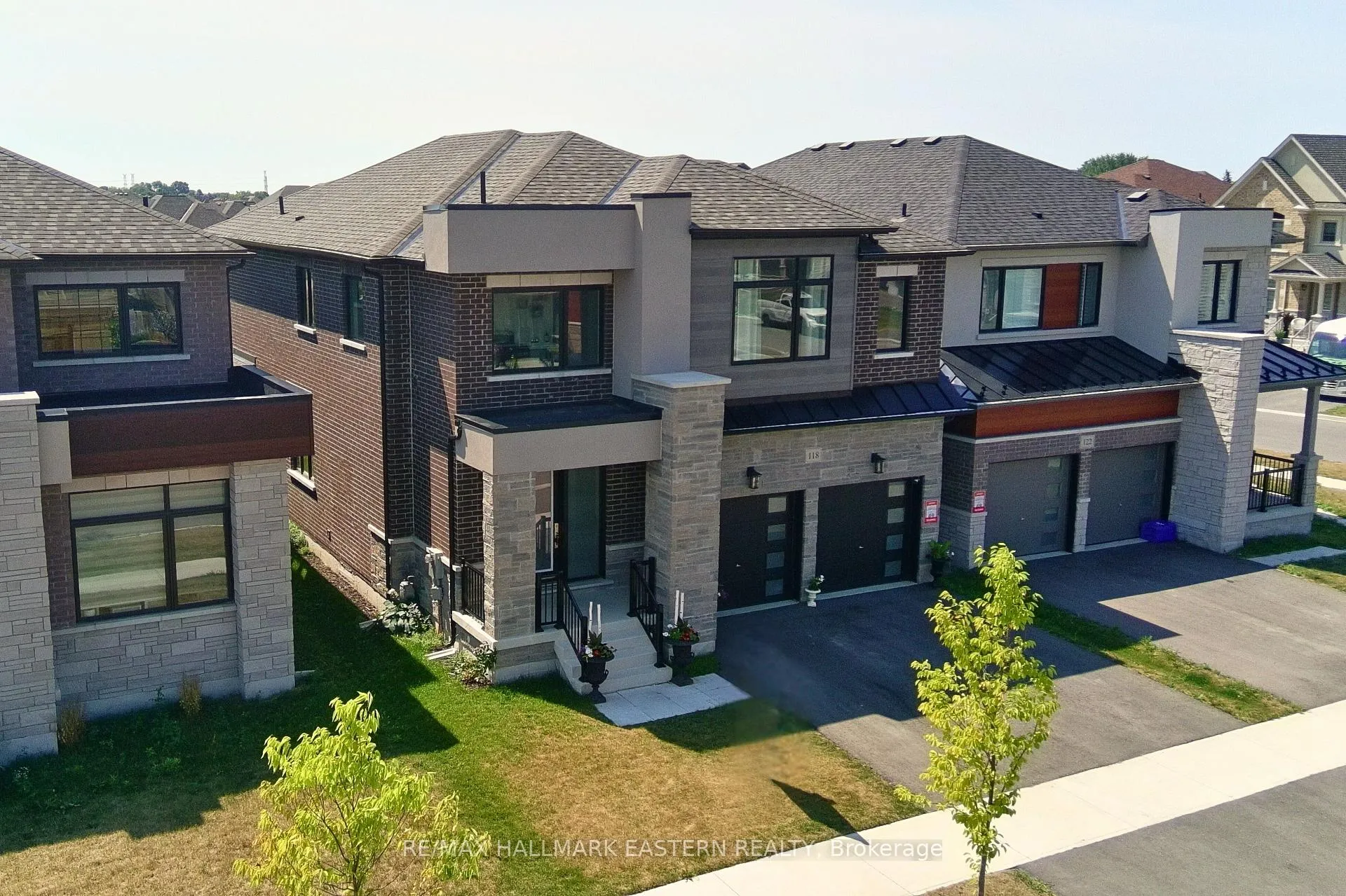 Photo 2 of 118 Whitehand Drive, Clarington, Newcastle — HOMEH