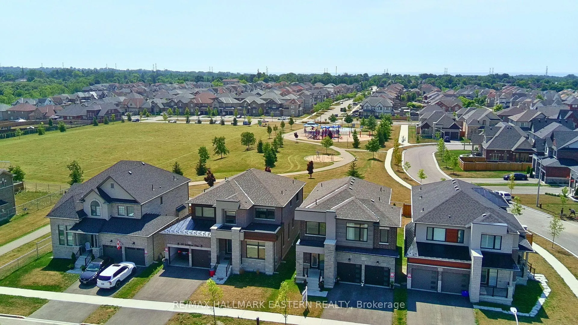 Photo 3 of 118 Whitehand Drive, Clarington, Newcastle — HOMEH
