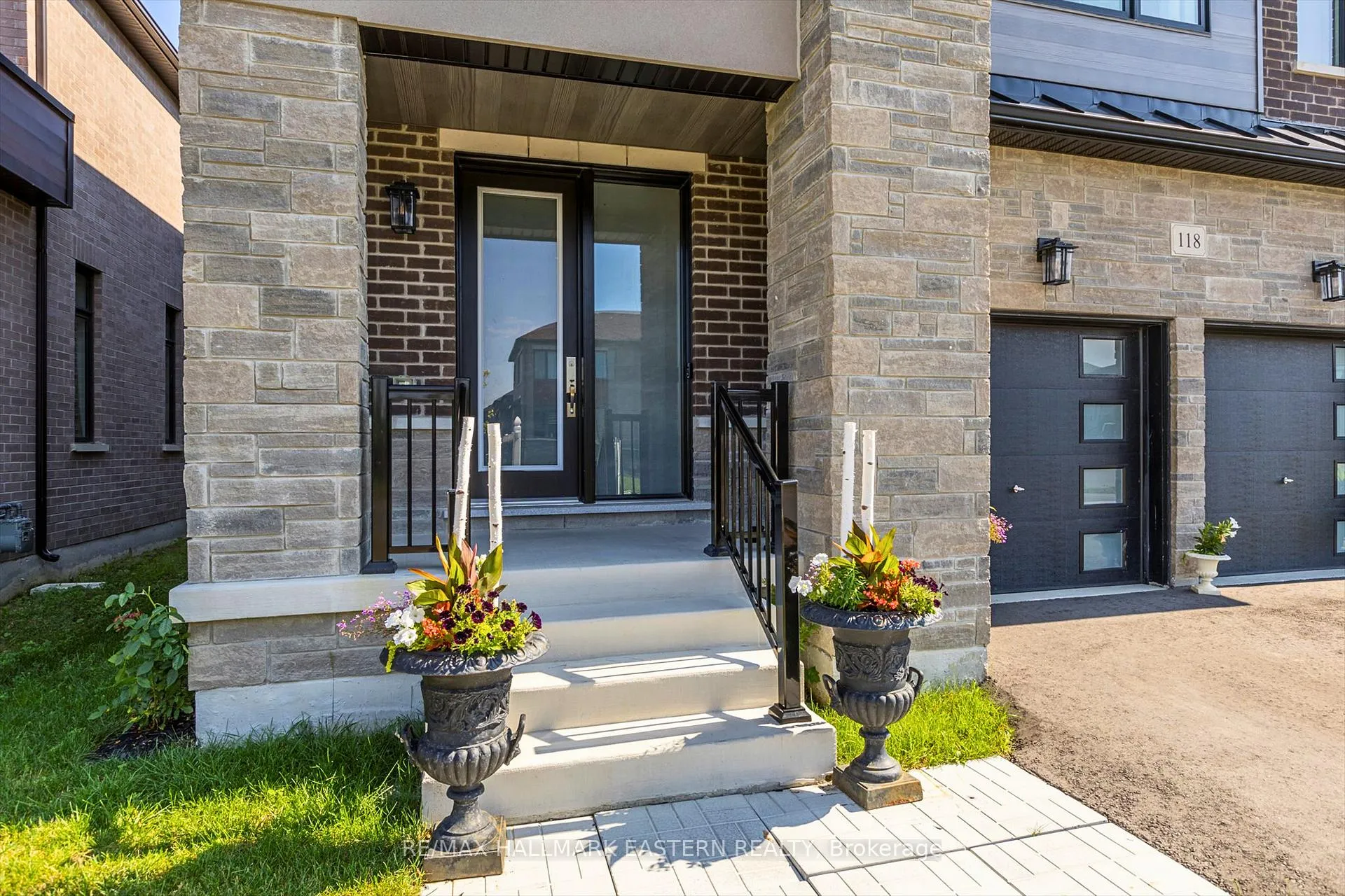 Photo 4 of 118 Whitehand Drive, Clarington, Newcastle — HOMEH