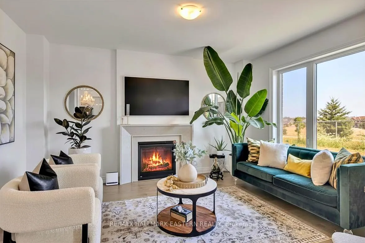 Photo 8 of 118 Whitehand Drive, Clarington, Newcastle — HOMEH