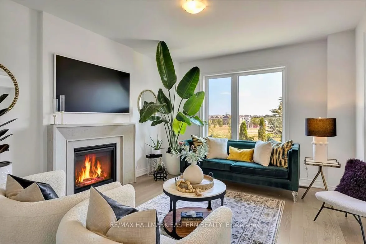 Photo 10 of 118 Whitehand Drive, Clarington, Newcastle — HOMEH