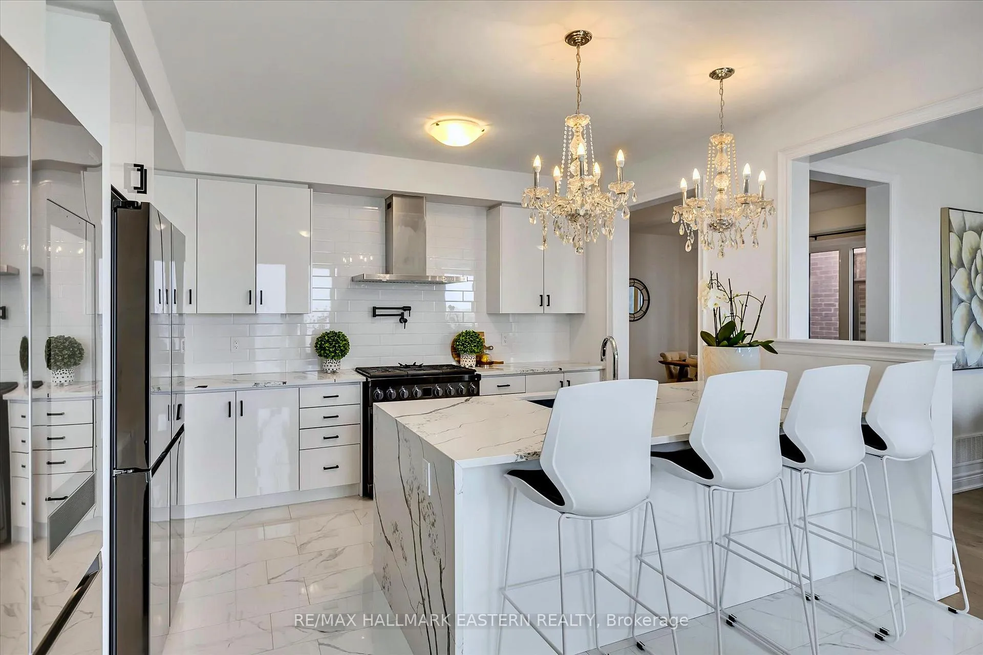 Photo 19 of 118 Whitehand Drive, Clarington, Newcastle — HOMEH