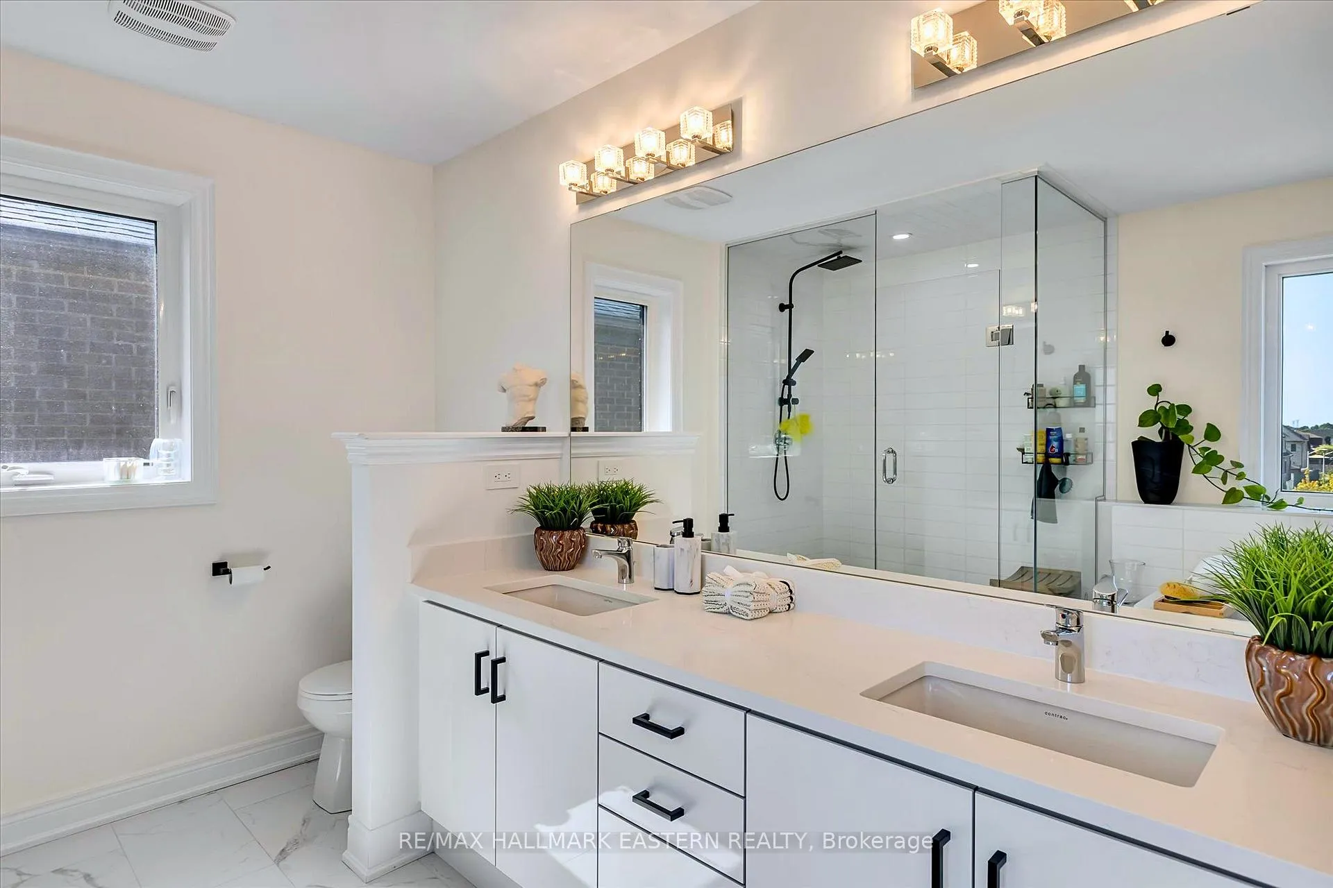 Photo 27 of 118 Whitehand Drive, Clarington, Newcastle — HOMEH