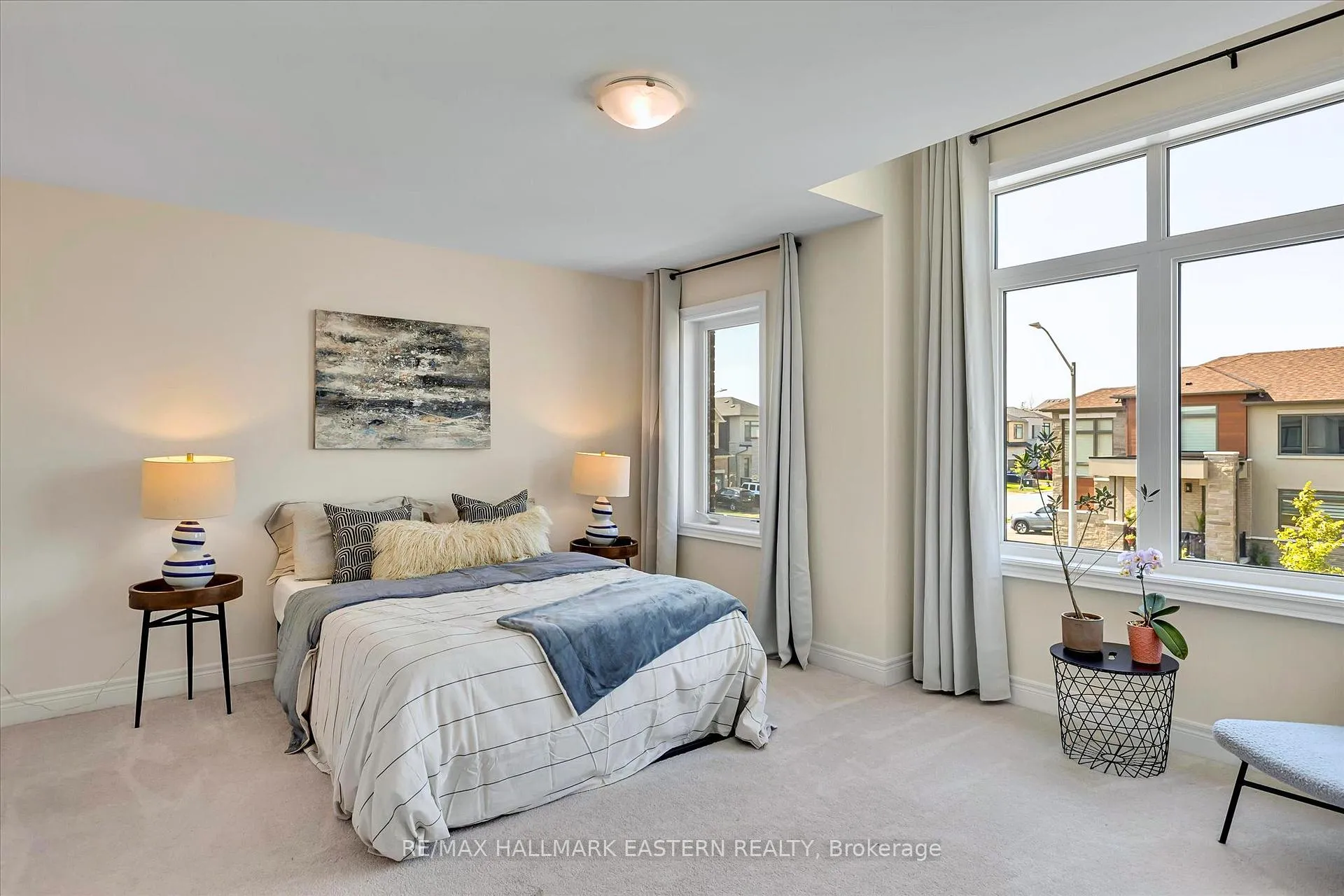 Photo 28 of 118 Whitehand Drive, Clarington, Newcastle — HOMEH