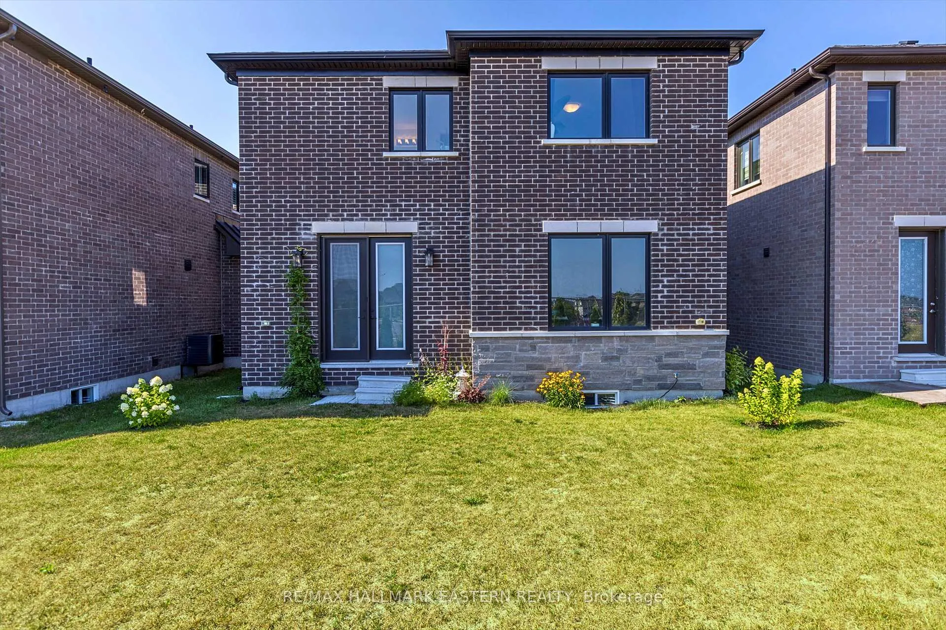Photo 39 of 118 Whitehand Drive, Clarington, Newcastle — HOMEH