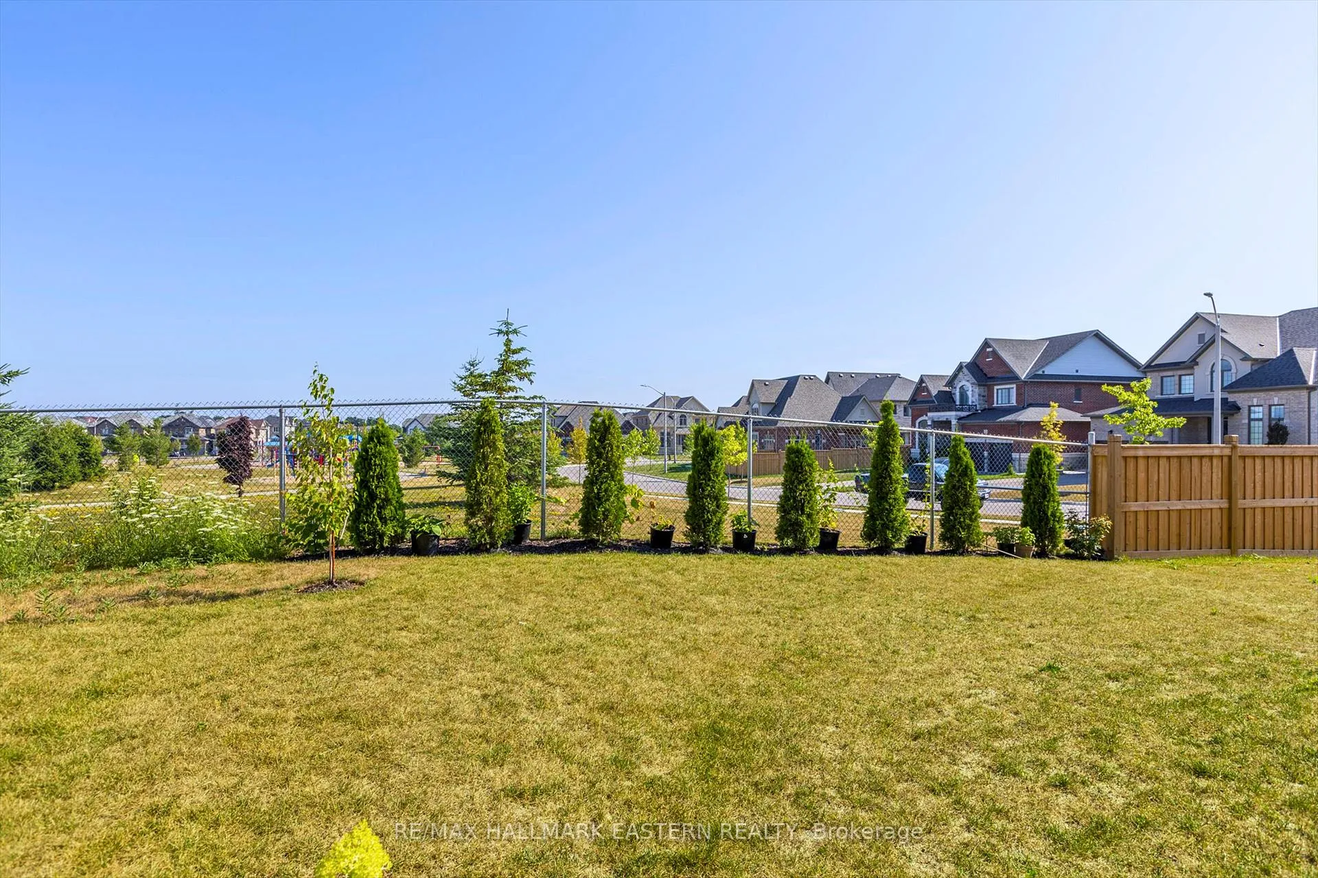 Photo 41 of 118 Whitehand Drive, Clarington, Newcastle — HOMEH