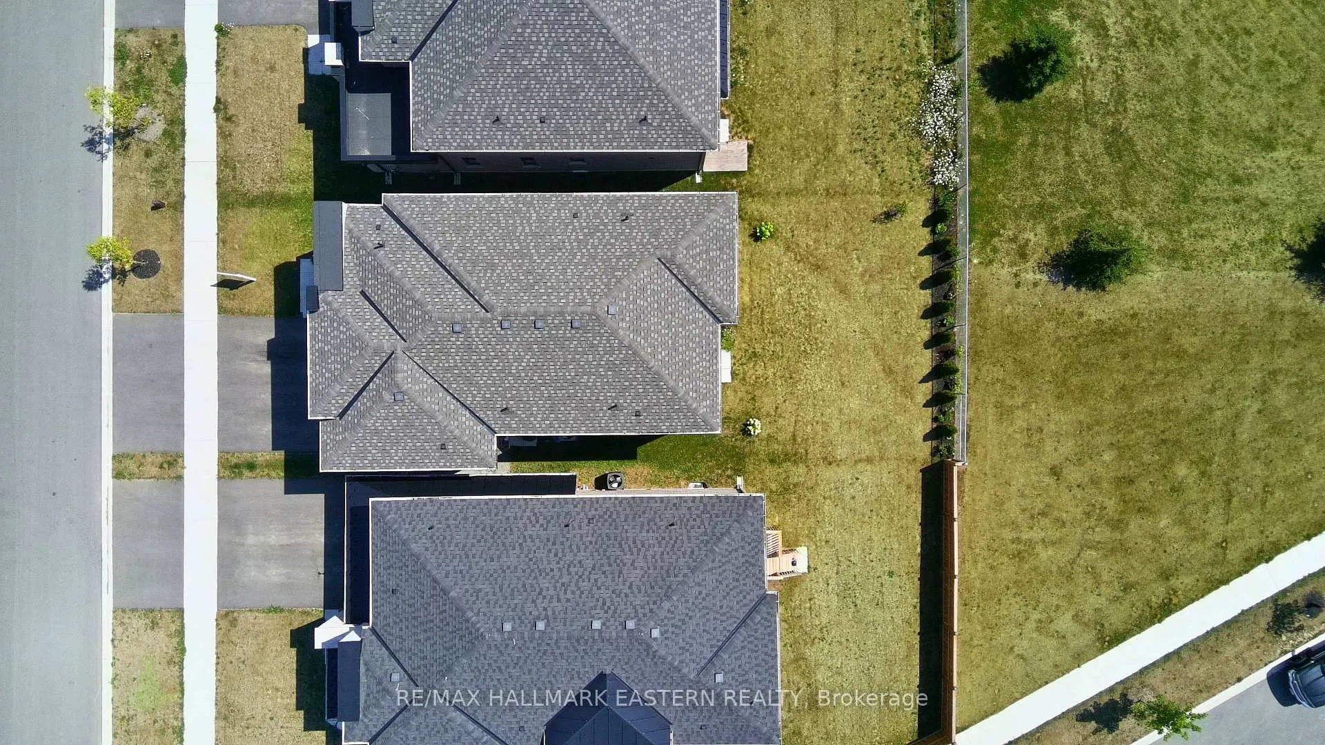 Photo 42 of 118 Whitehand Drive, Clarington, Newcastle — HOMEH