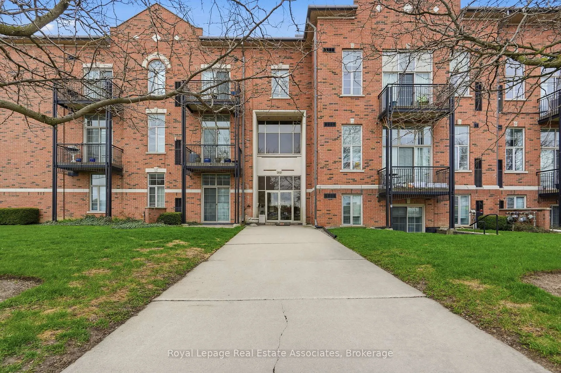 Photo 2 of Unit 216, 262 Dundas Street E, Hamilton, Waterdown — HOMEH