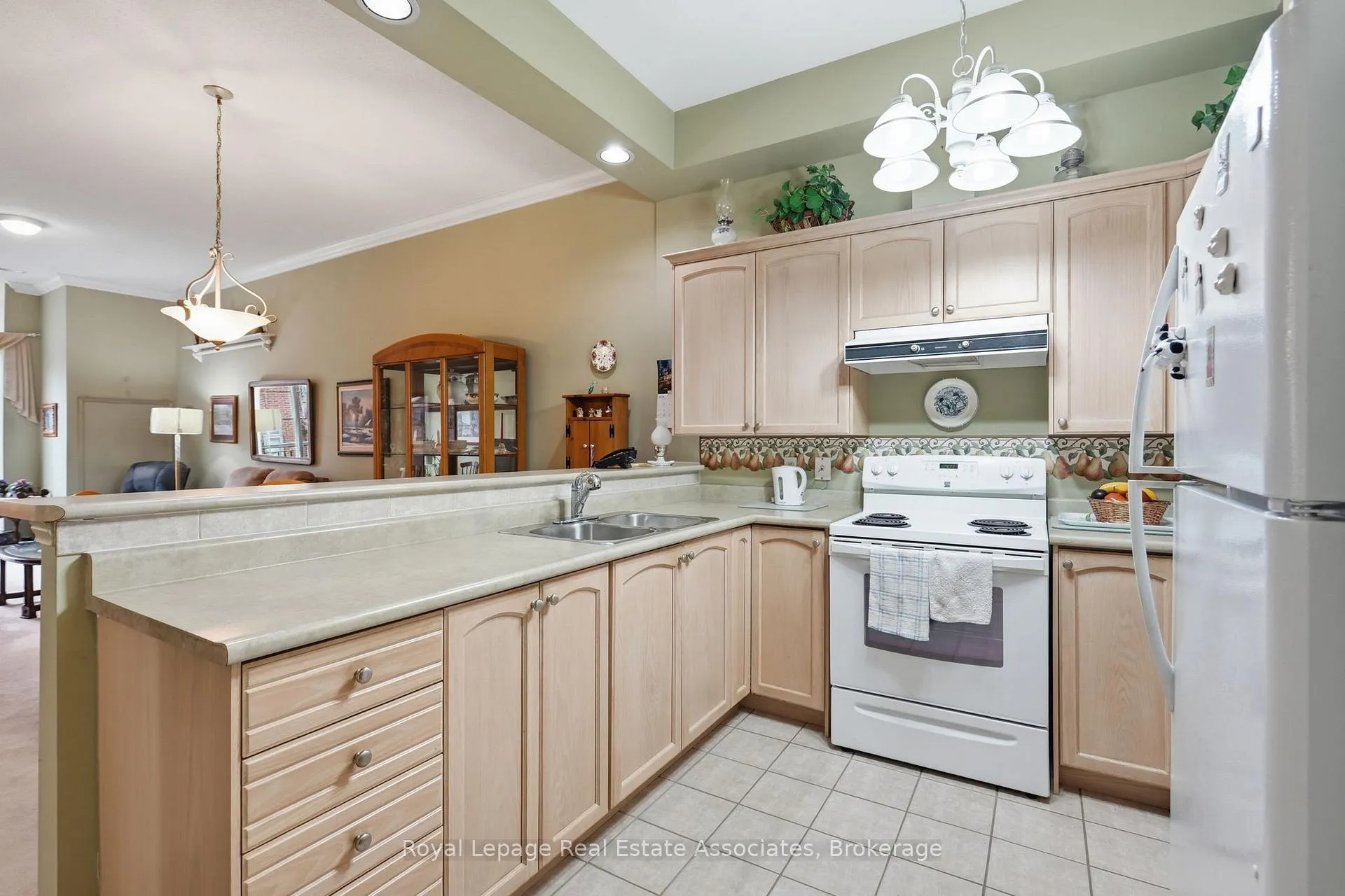 Photo 6 of Unit 216, 262 Dundas Street E, Hamilton, Waterdown — HOMEH