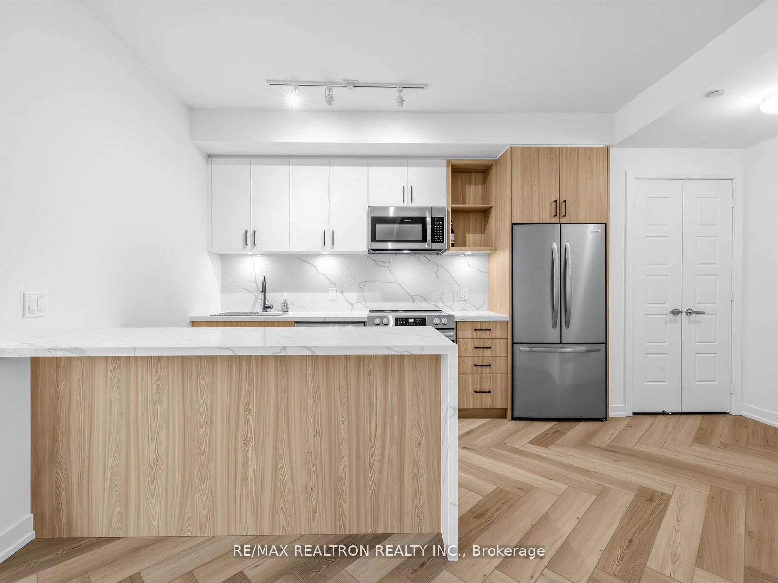 Front of Unit 145, 333 Sunseeker Avenue