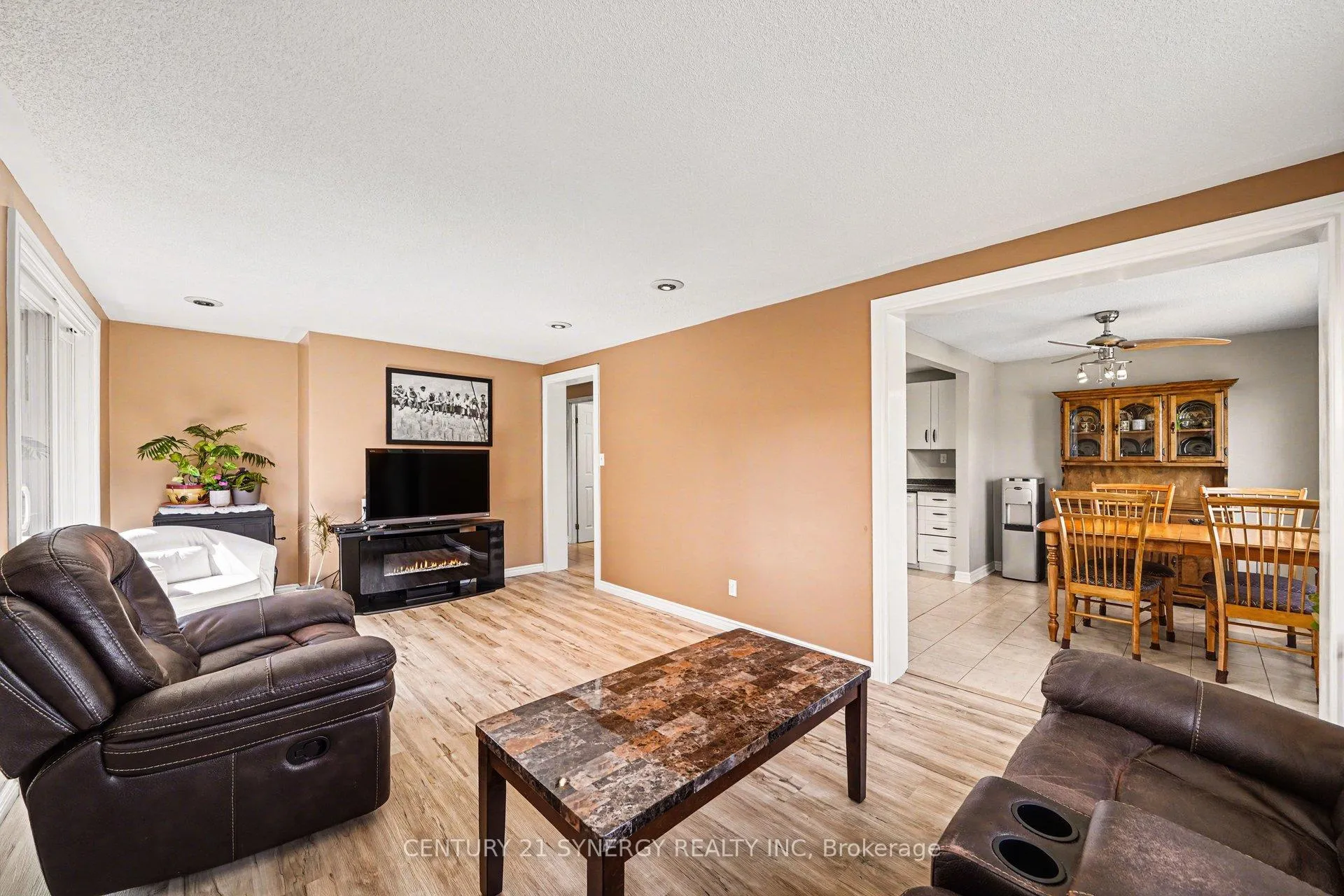 Photo 4 of 2428 Blackstone Crescent, Ottawa, Sheffield Glen/Industrial Park — HOMEH
