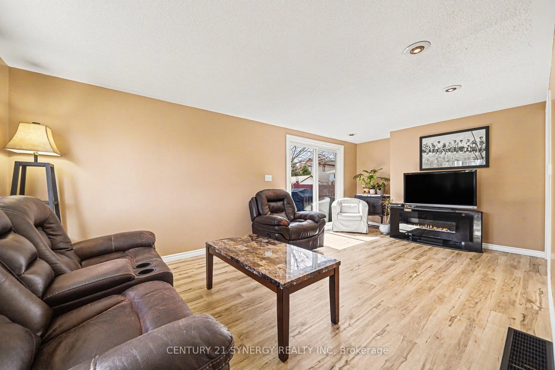 Photo 5 of 2428 Blackstone Crescent, Ottawa, Sheffield Glen/Industrial Park — HOMEH