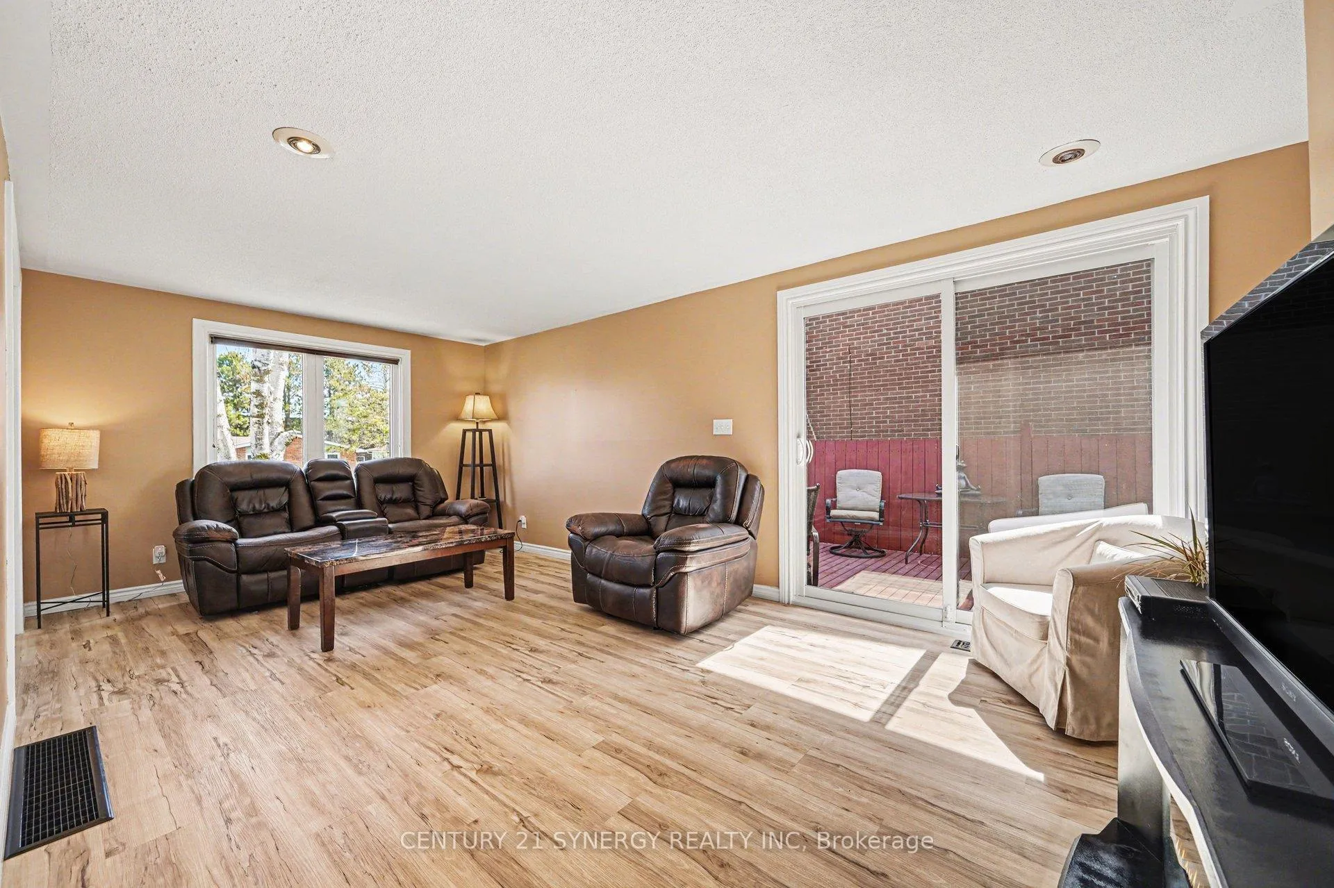 Photo 6 of 2428 Blackstone Crescent, Ottawa, Sheffield Glen/Industrial Park — HOMEH