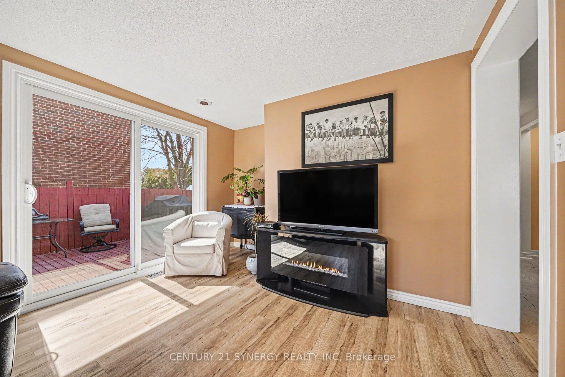 Photo 7 of 2428 Blackstone Crescent, Ottawa, Sheffield Glen/Industrial Park — HOMEH