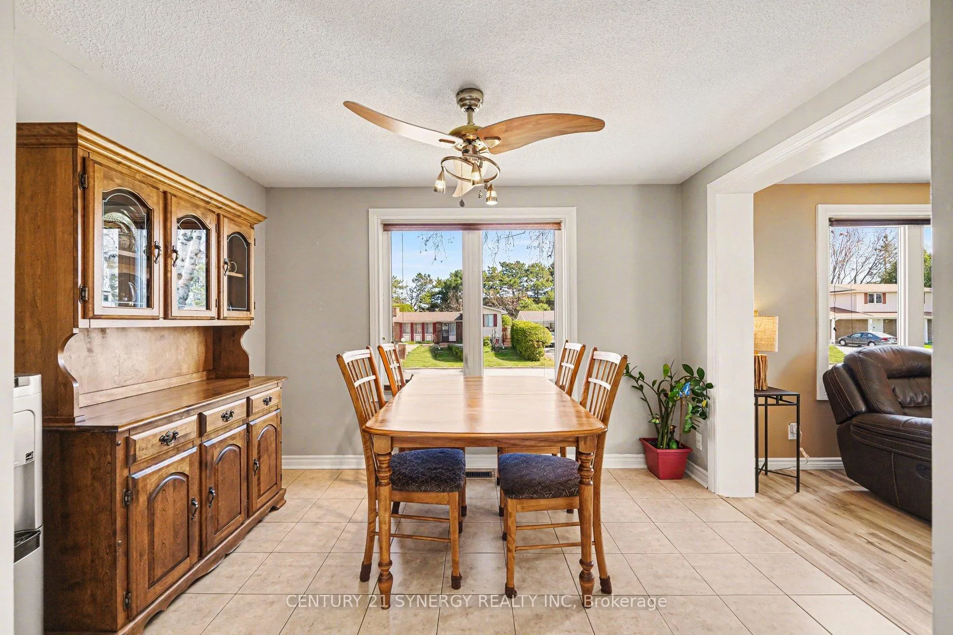Photo 8 of 2428 Blackstone Crescent, Ottawa, Sheffield Glen/Industrial Park — HOMEH