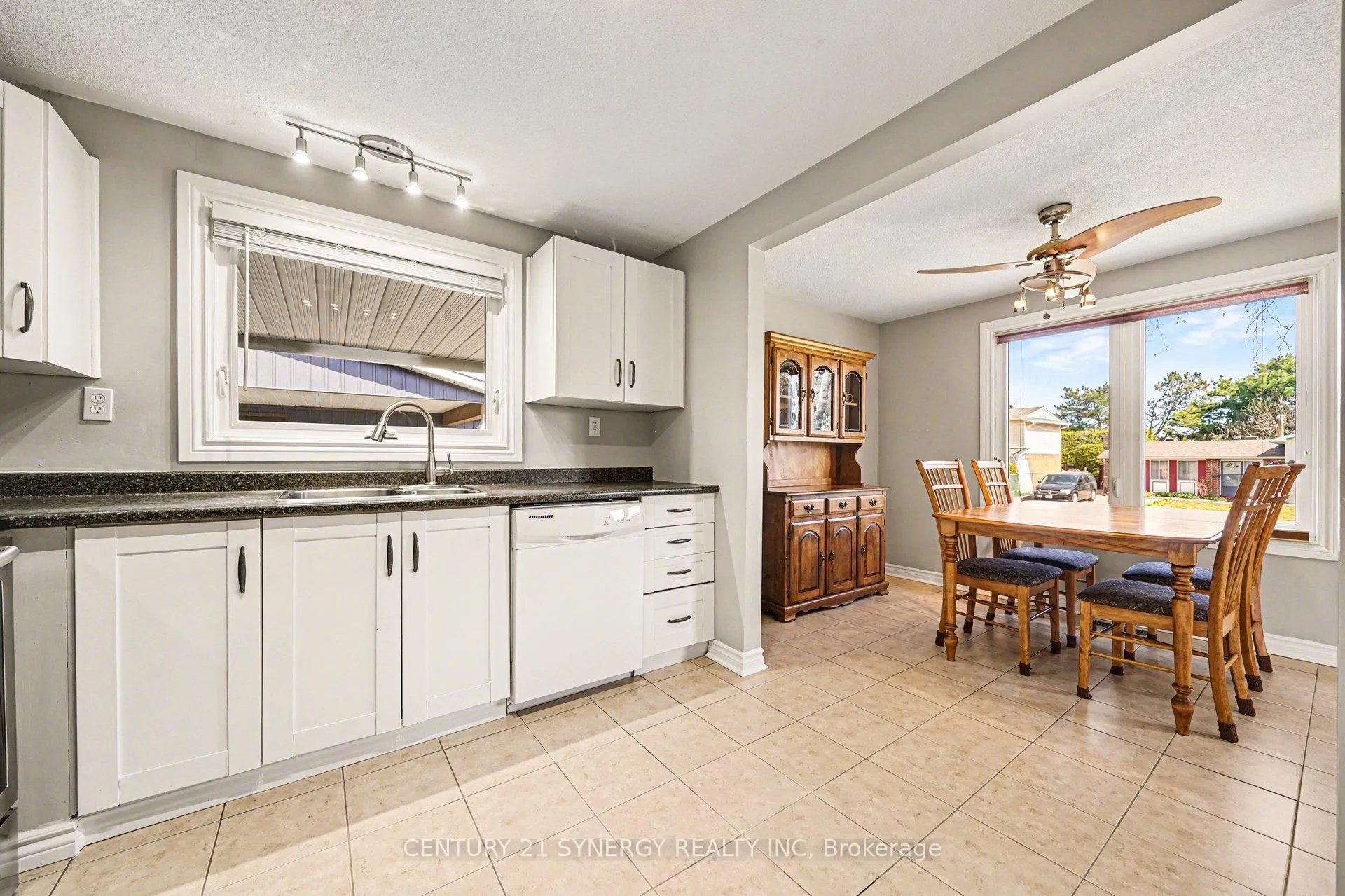 Photo 12 of 2428 Blackstone Crescent, Ottawa, Sheffield Glen/Industrial Park — HOMEH