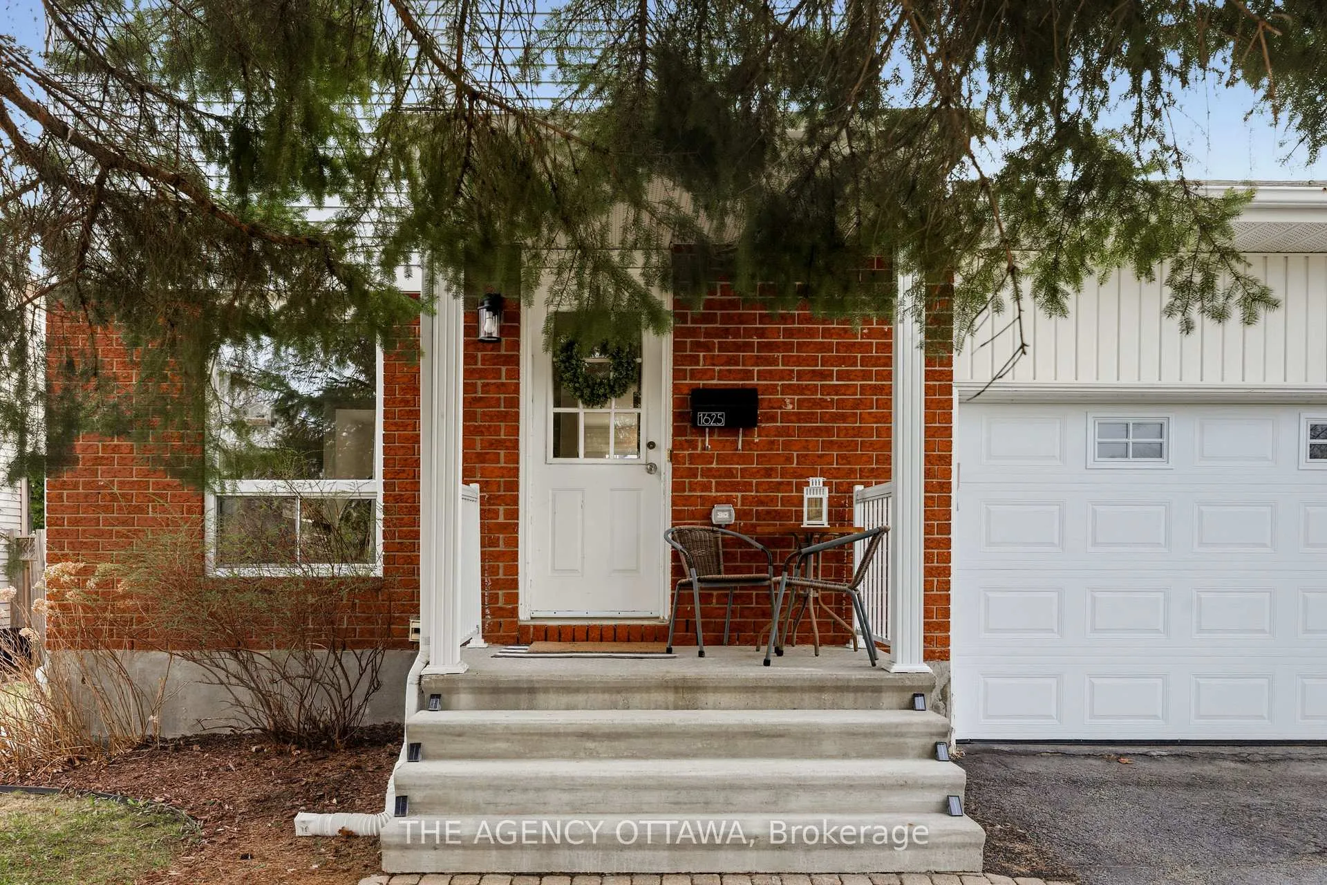 Photo 3 of 1625 Bottriell Way, Ottawa, Fallingbrook/Pineridge — HOMEH
