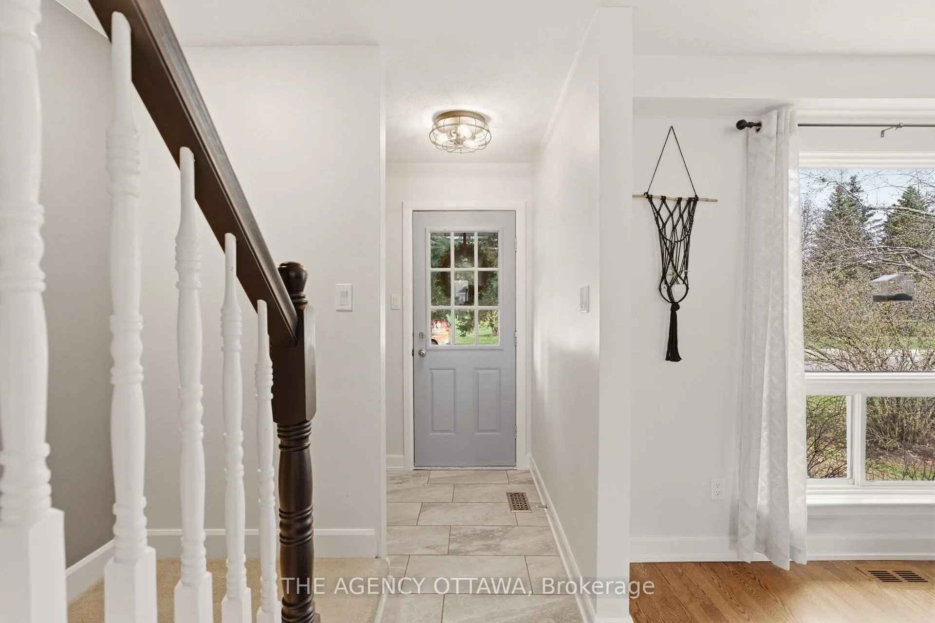 Photo 4 of 1625 Bottriell Way, Ottawa, Fallingbrook/Pineridge — HOMEH