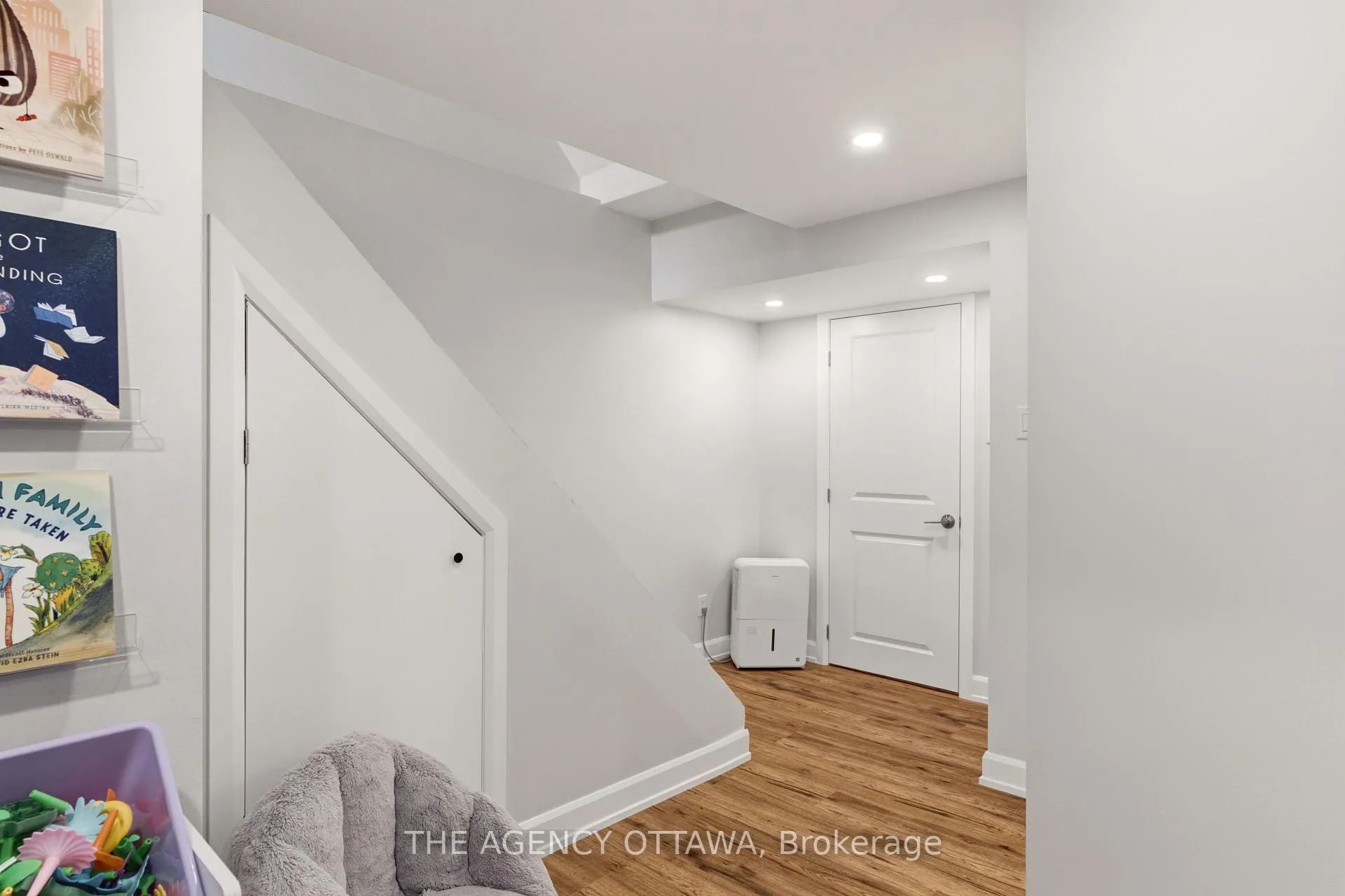 Photo 36 of 1625 Bottriell Way, Ottawa, Fallingbrook/Pineridge — HOMEH