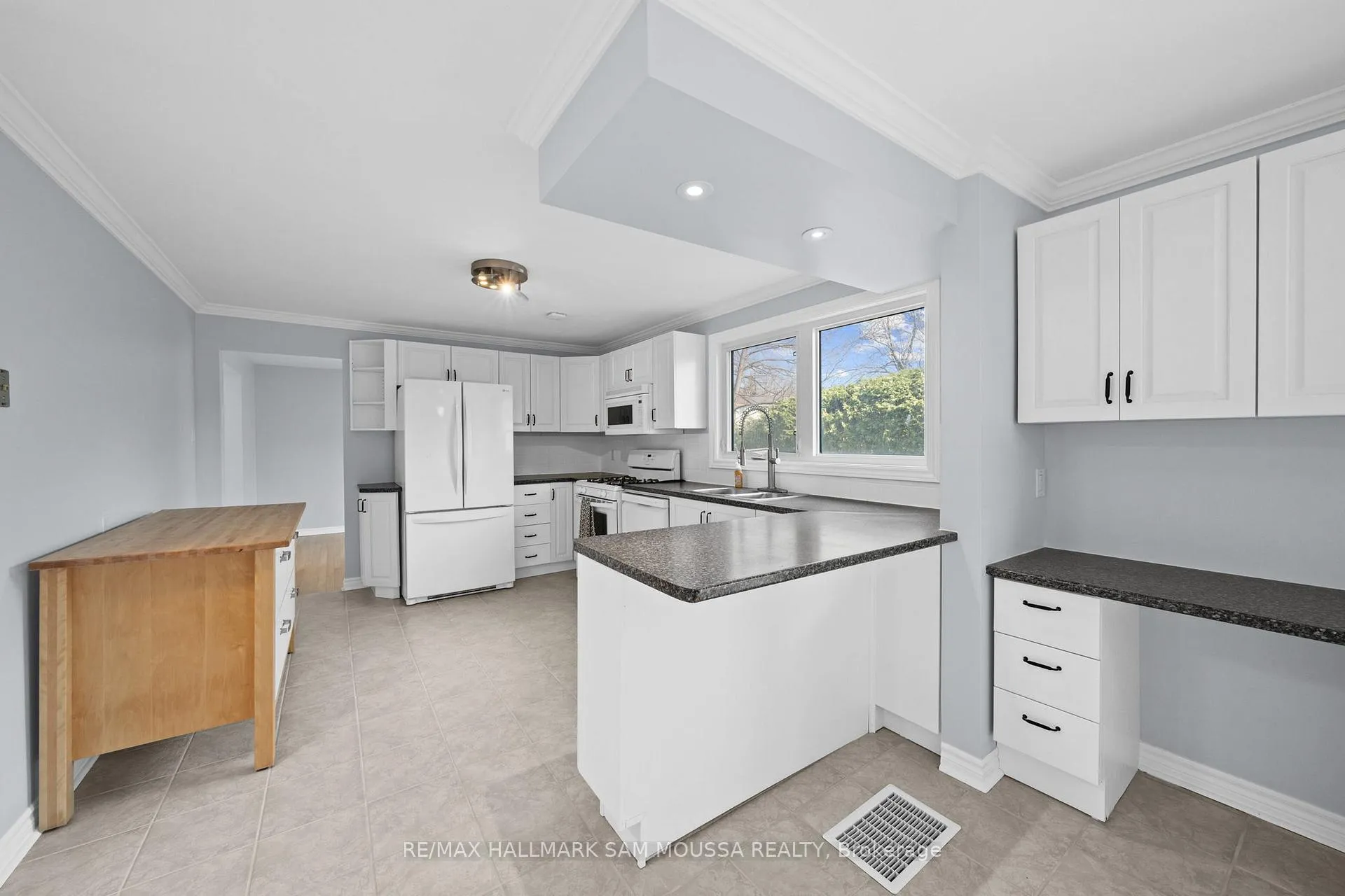 Photo 16 of 2750 Consul Avenue, Ottawa, Bruce Farm/Graham Park/Qualicum/Bellands — HOMEH