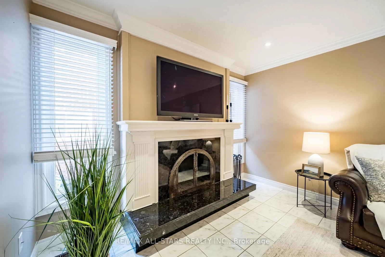 Photo 4 of 148 Major Buttons Drive, Markham, Sherwood-Amberglen — HOMEH