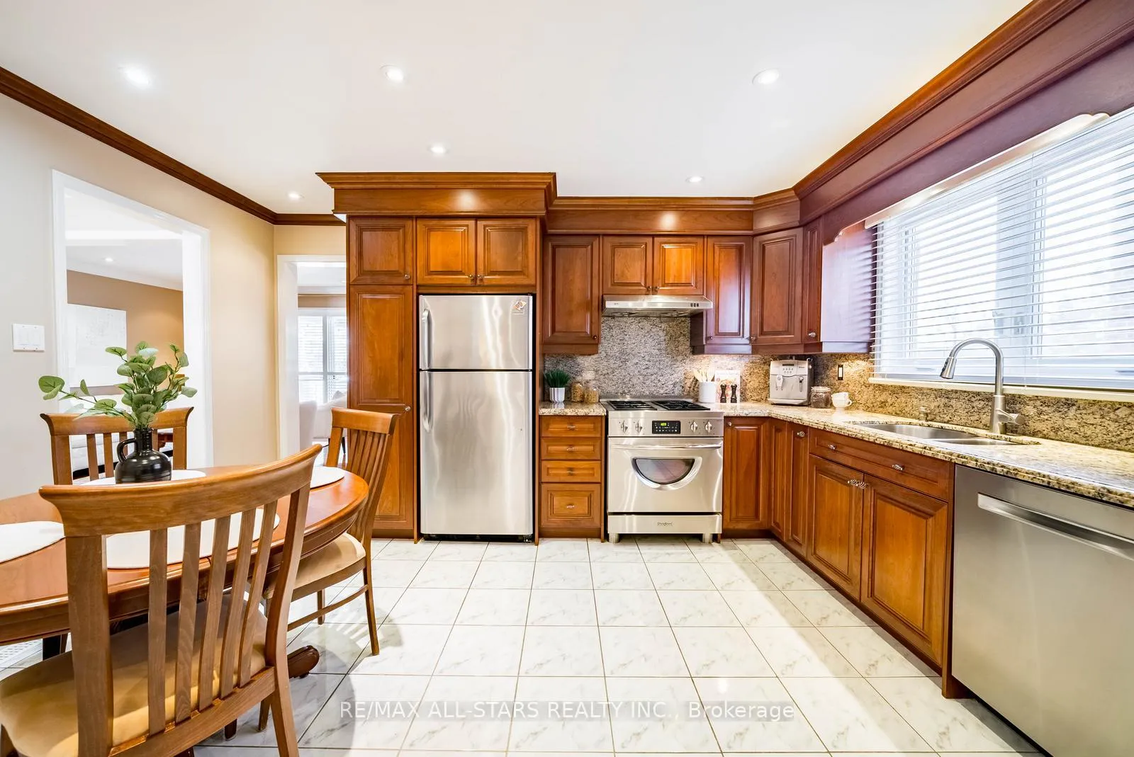 Photo 5 of 148 Major Buttons Drive, Markham, Sherwood-Amberglen — HOMEH